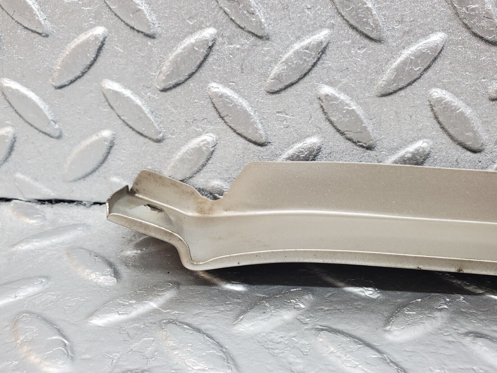 45662 Mercedes-Benz W126 420SE Under Headlight Trim Left Side