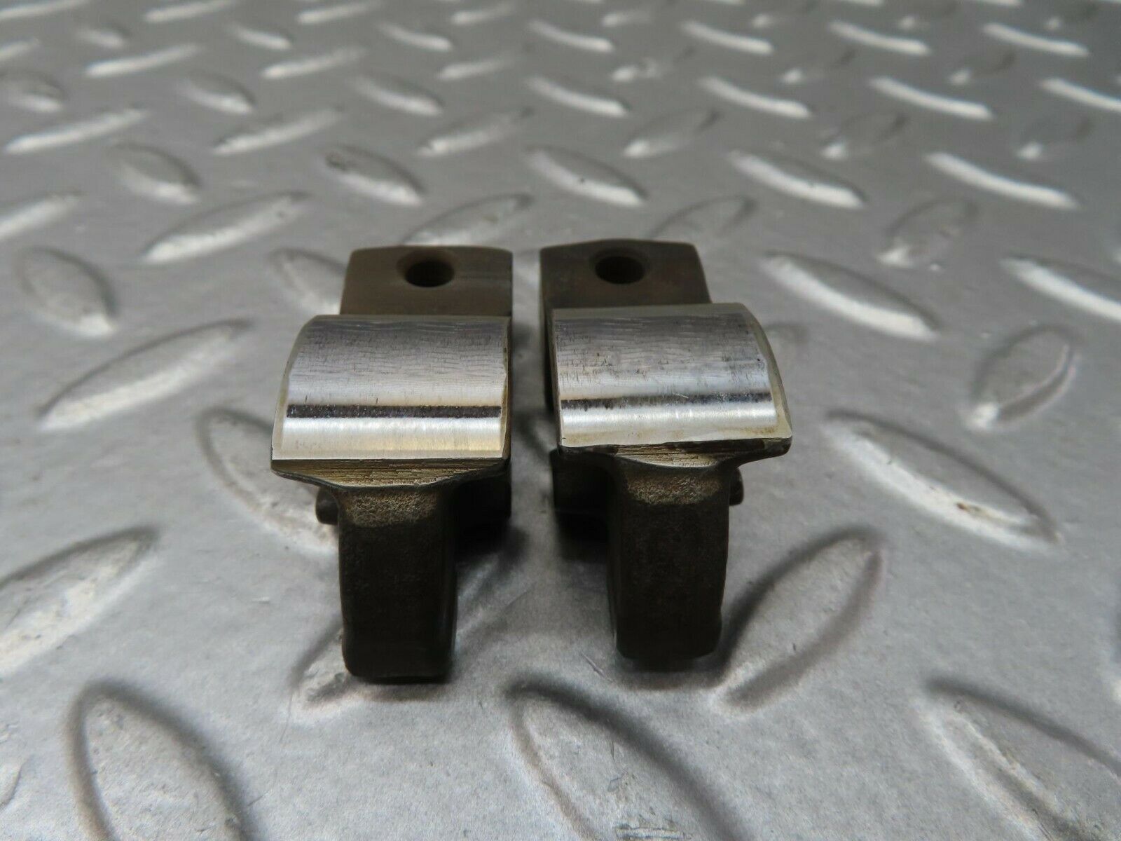 15700 Mercedes-Benz R107 450SL Valve Rocker Arm With Valve Tappet Pair