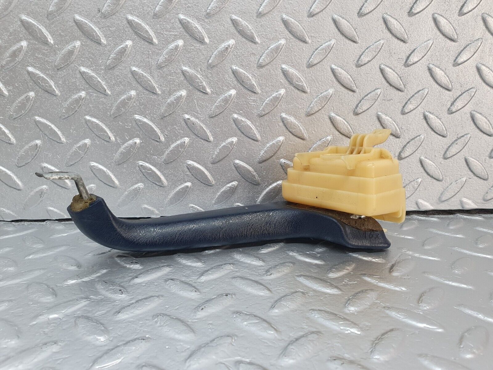 42847 Mercedes-Benz W201 190 2.0L Interior Door Handle Blue Right 2018100451 2017200228