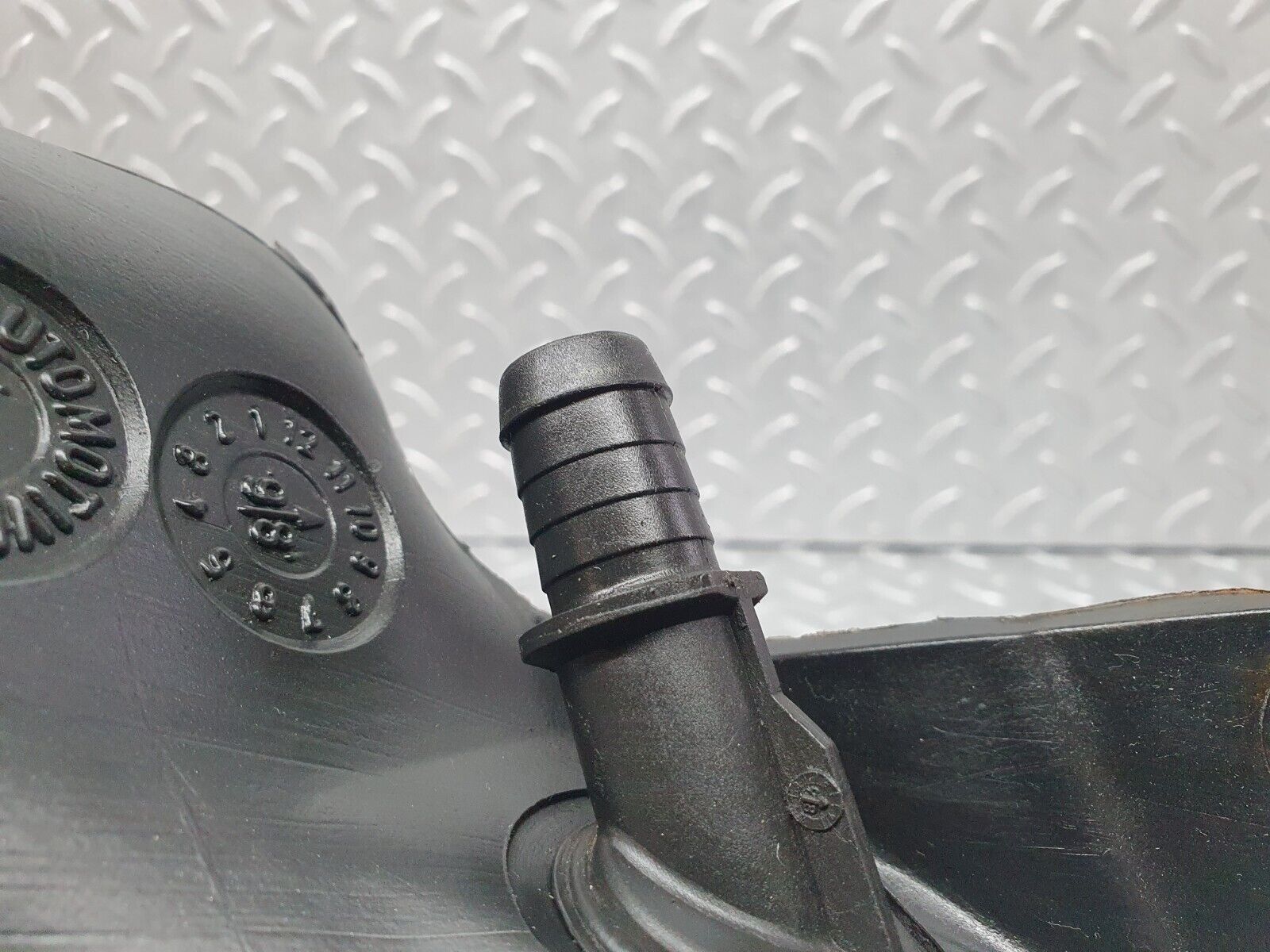 41775 Mercedes-Benz W202 C200 Fuel Filling Pipe Expansion Tank 2024701389