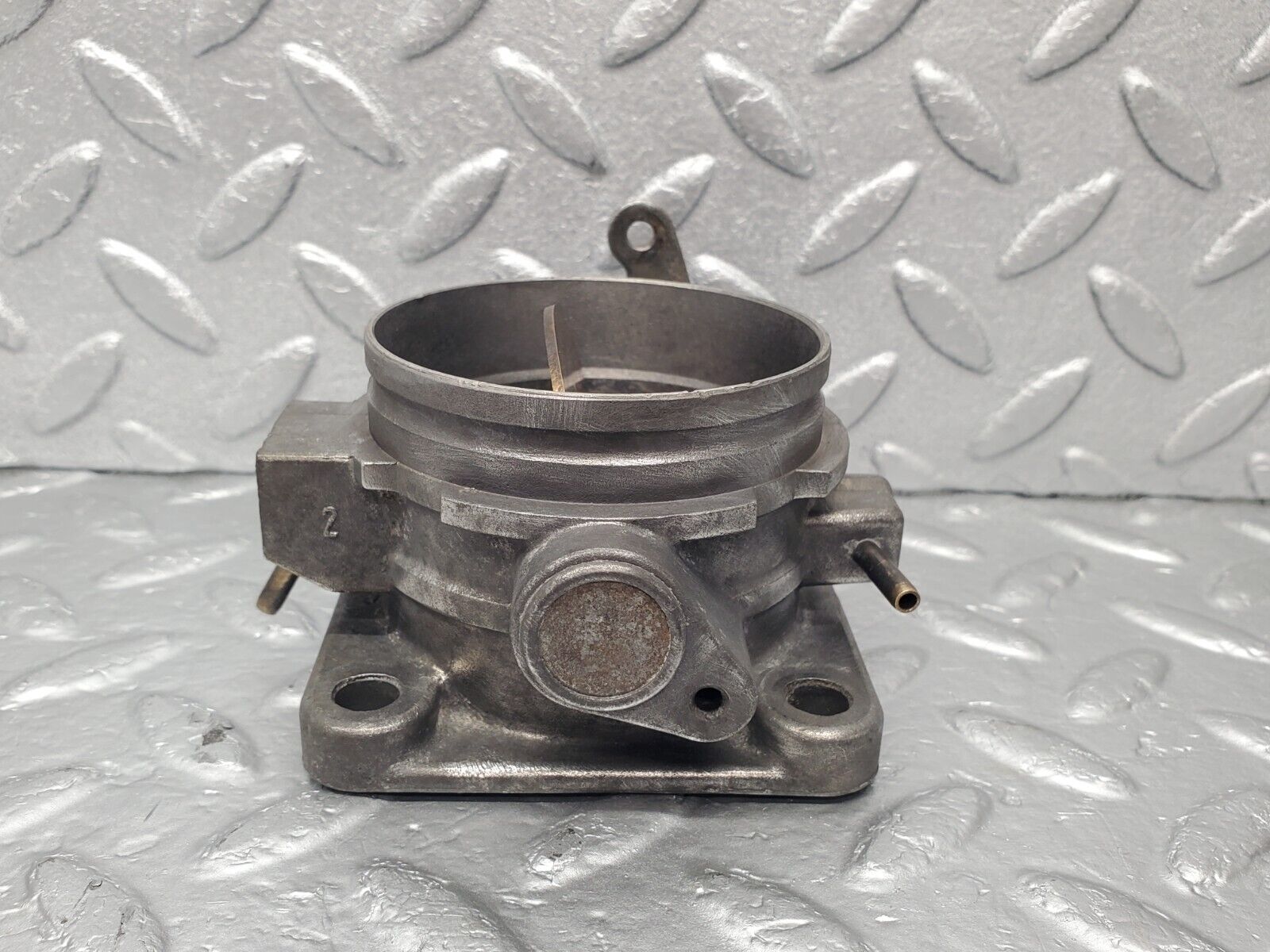 46324 Mercedes-Benz W123 230E Throttle Body Valve 0011402353