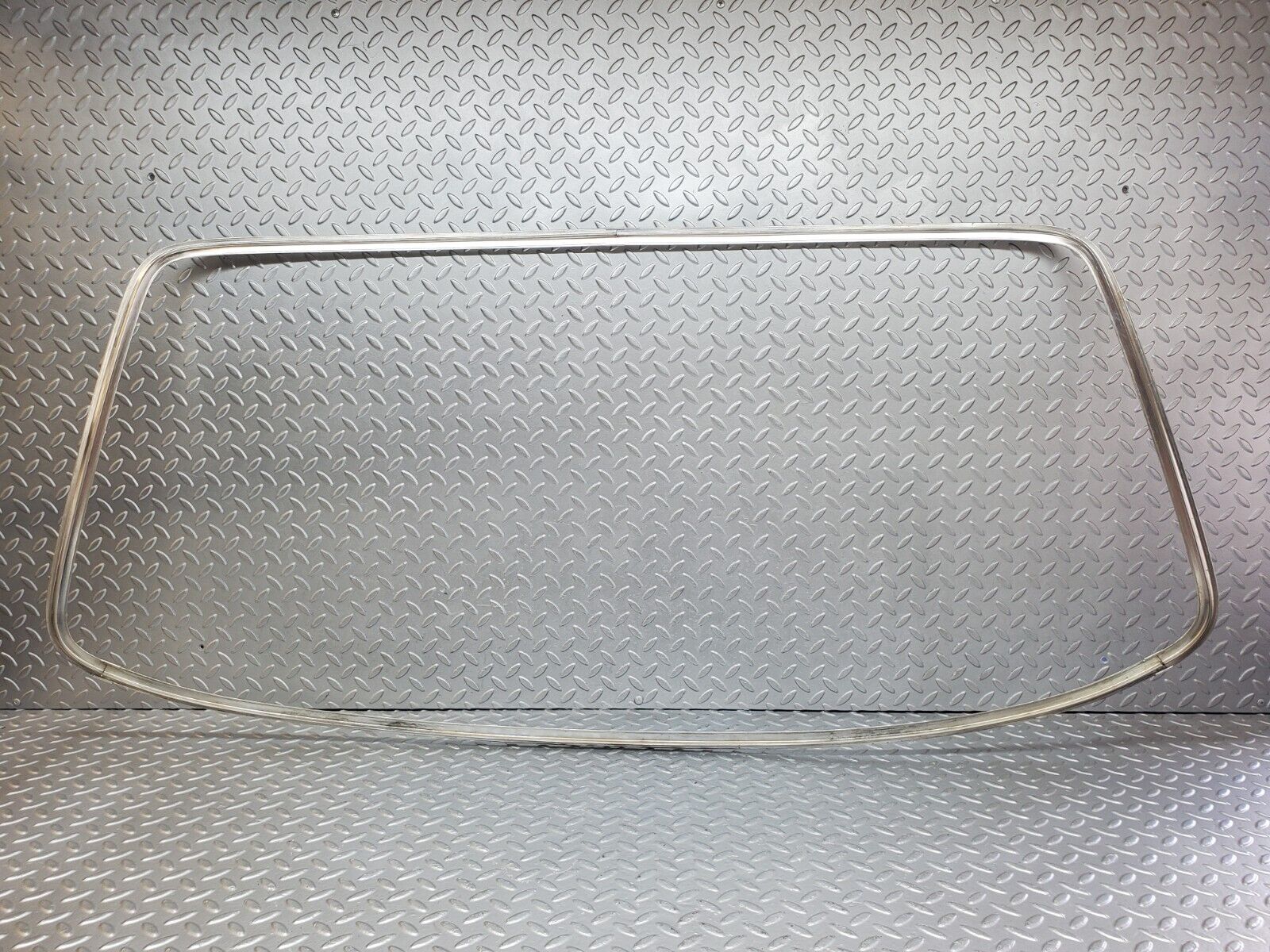 44410 Mercedes-Benz W123 280E Rear Windscreen Chrome Frame