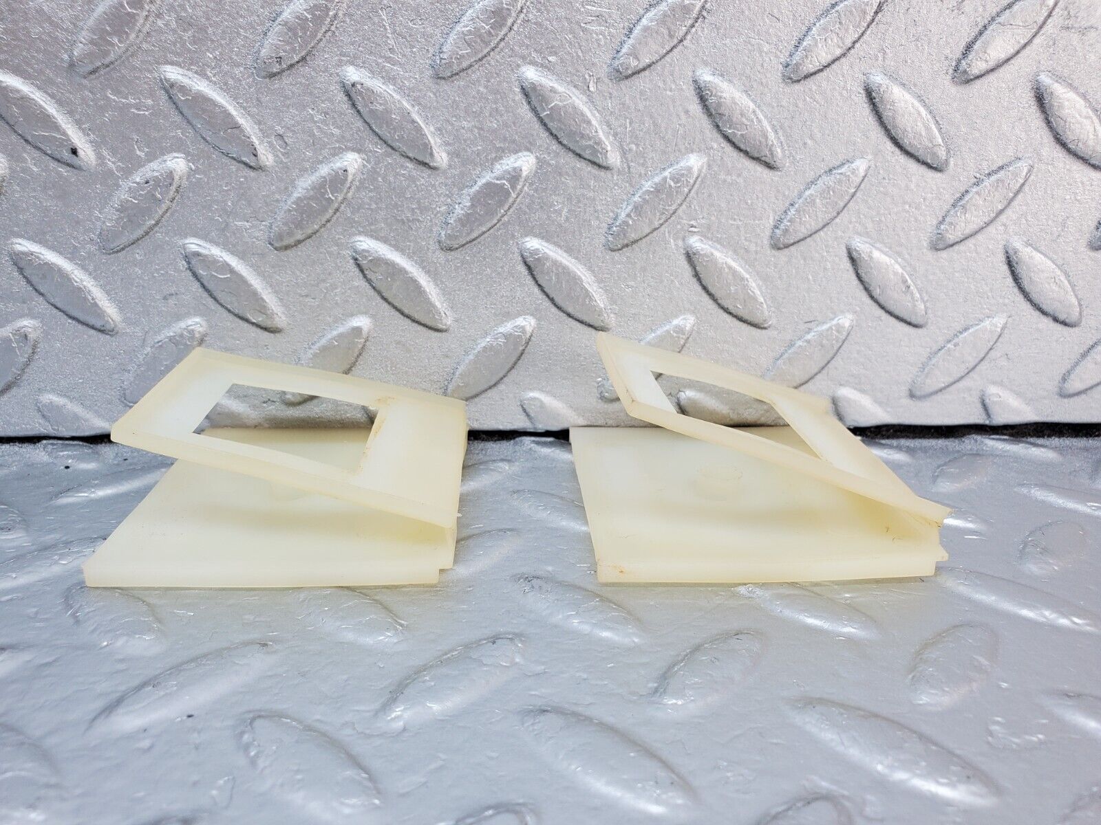 45237 Mercedes-Benz R129 300SL Coupe Door Window Guide Bracket Plastic 2x 1267250897