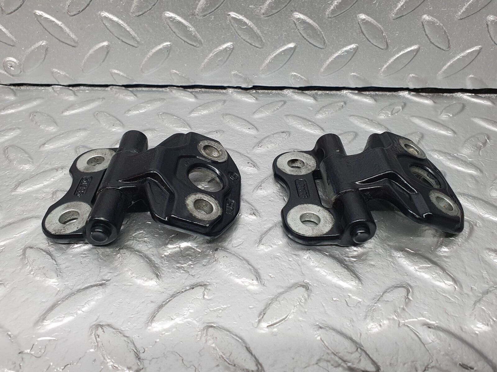 41868 Mercedes-Benz W202 C200 Front Door Hinge Right