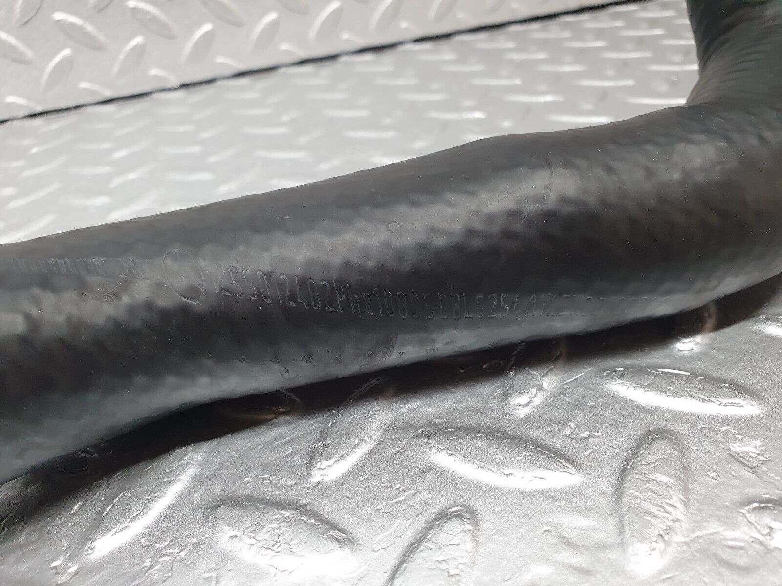 42549 Mercedes-Benz R129 320SL Coupe Radiator Lower Hose Pipe 1295012482