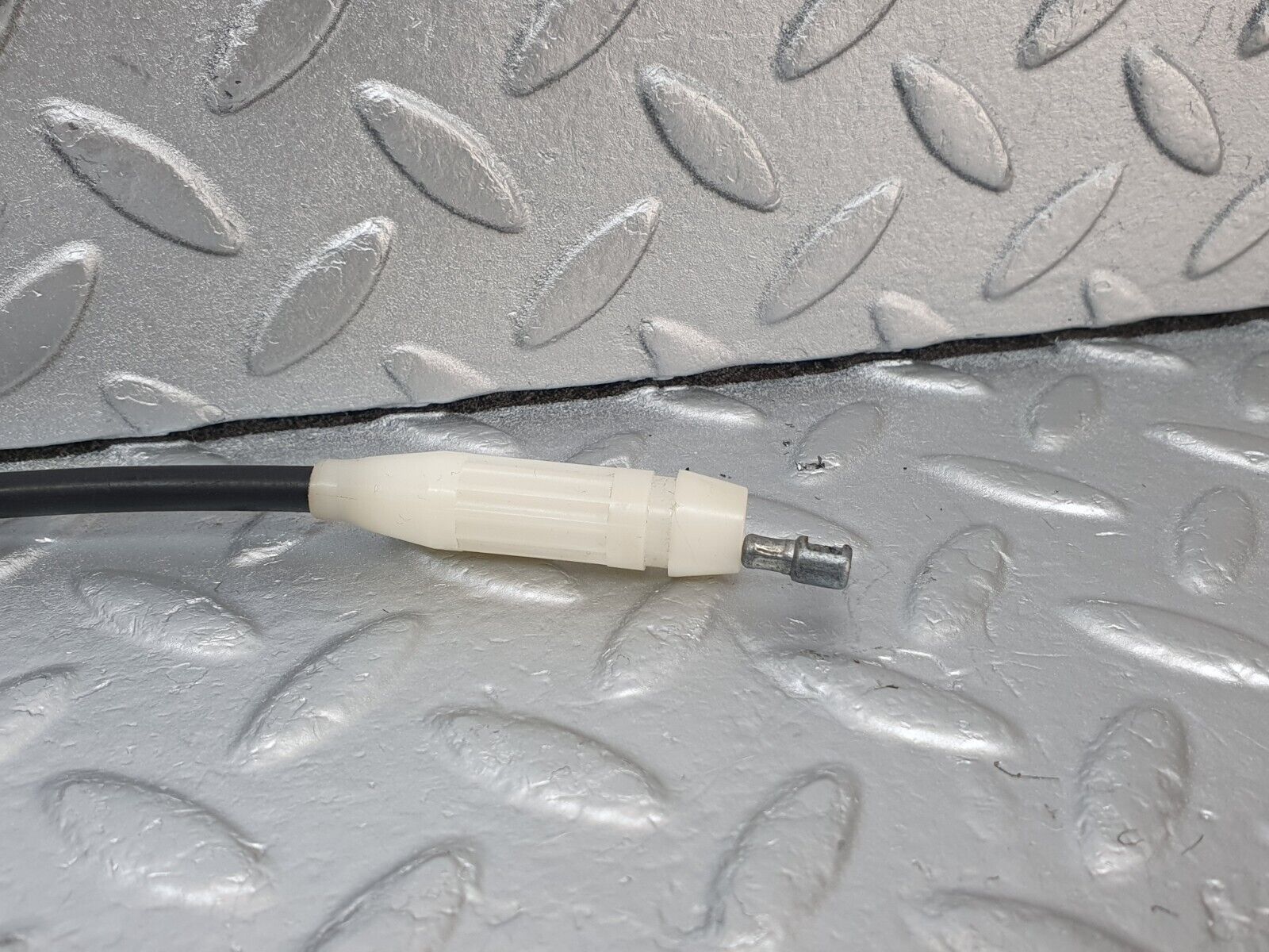 43762 Mercedes-Benz C126 380SEC Coupe Heater Control Cable 1268300131