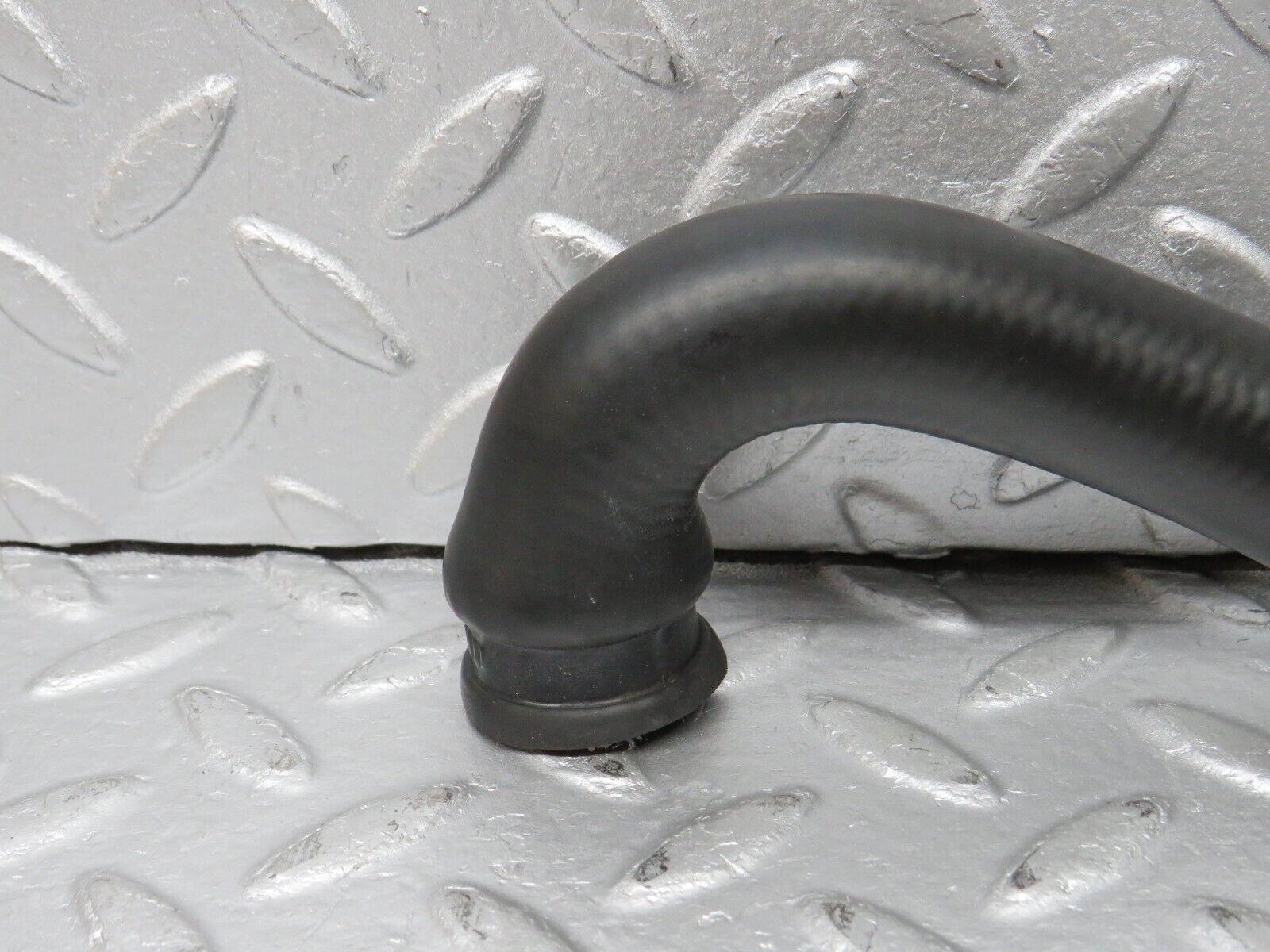 39209 Mercedes-Benz R107 500SL Heater Radiator Hose Pipe 1078310794