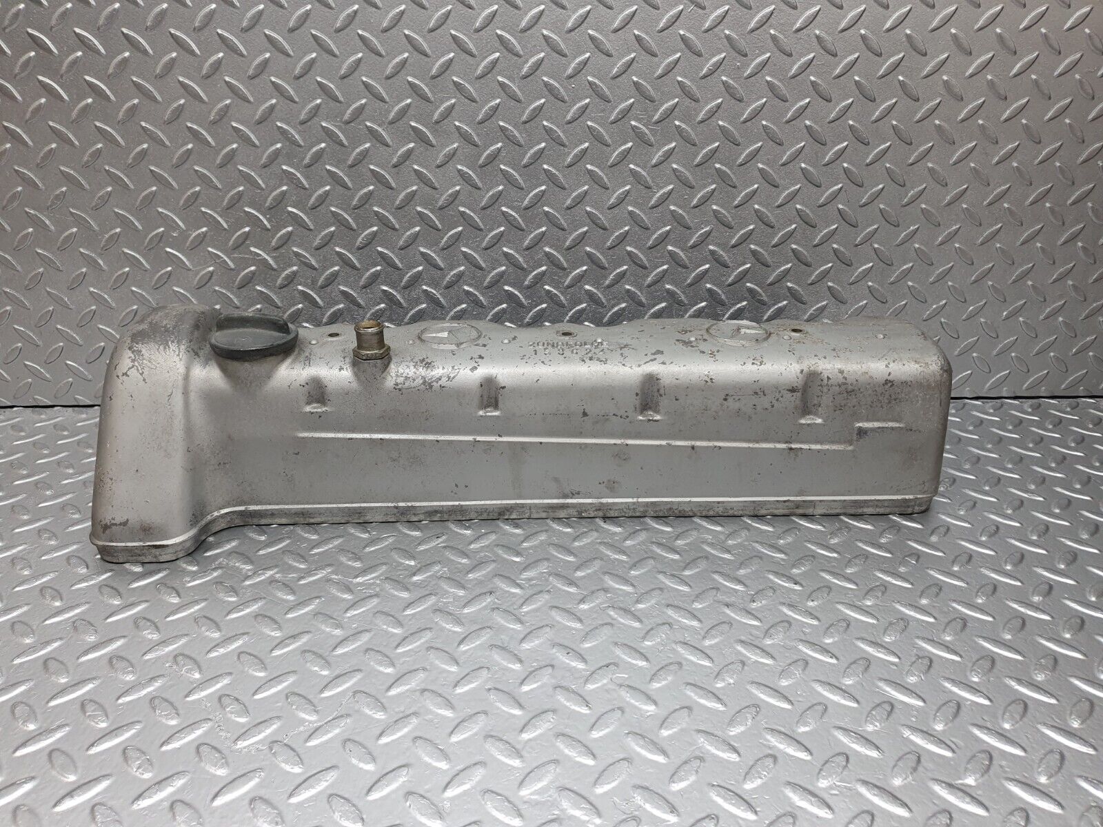 43388 Mercedes-Benz W108 280SE Cylinder Head Valve Cover 1300160005