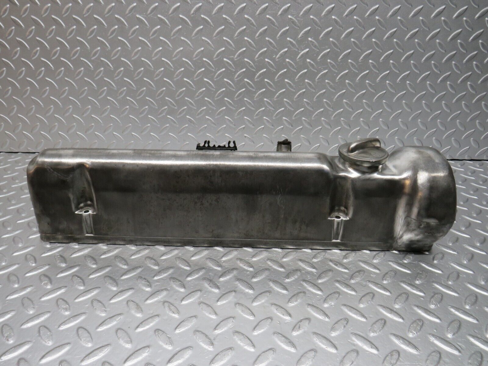 32963 Mercedes-Benz C107 R107 450 Cylinder Head Valve Cover Right 1160163305