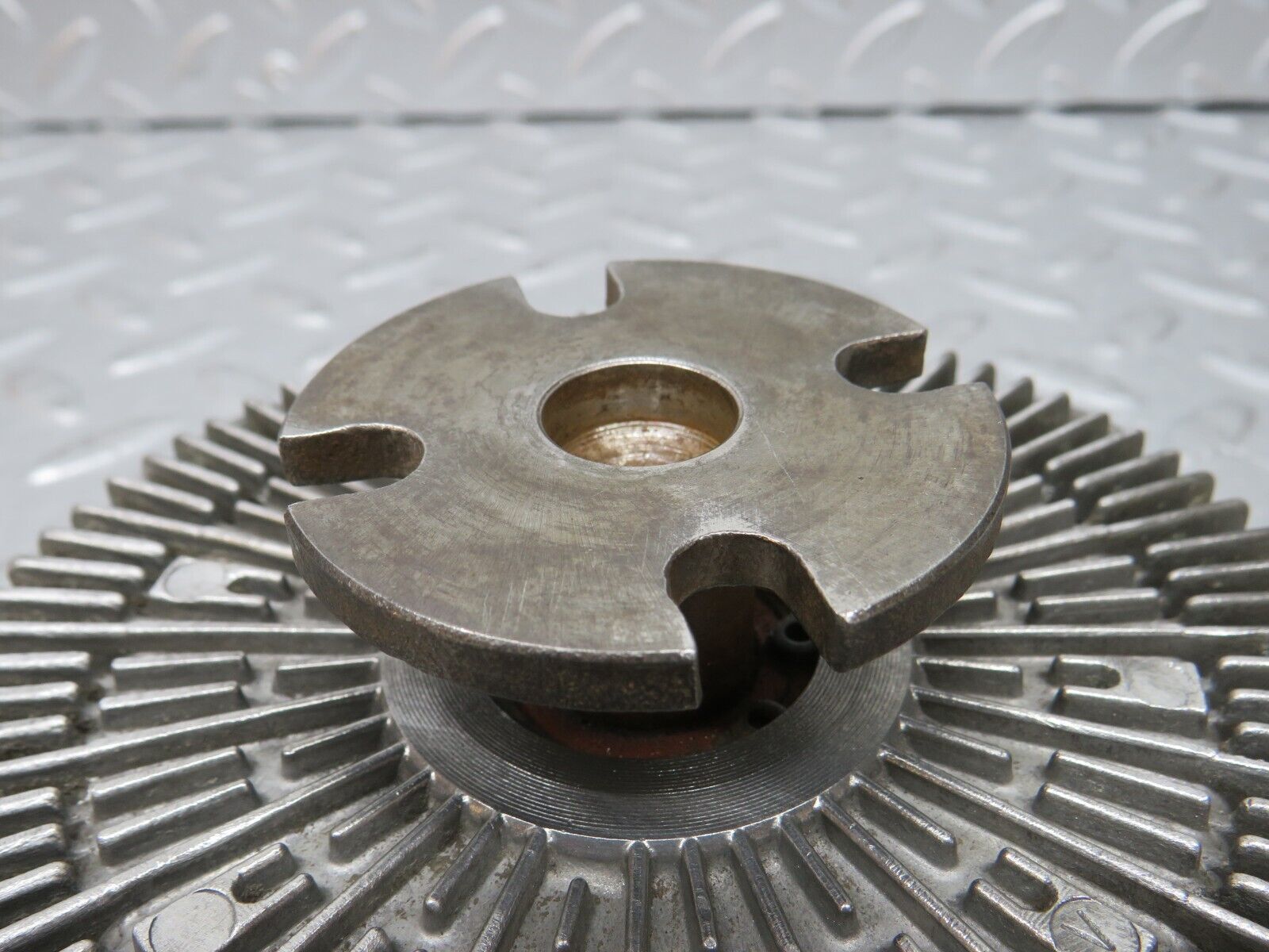 32769 Mercedes-Benz C107 R107 350 V8 Engine Cooling Fan Clutch