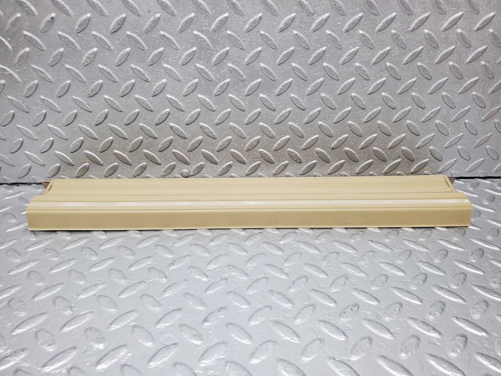 45618 Mercedes-Benz W126 420SE Rear Left Door Sill Trim Beige