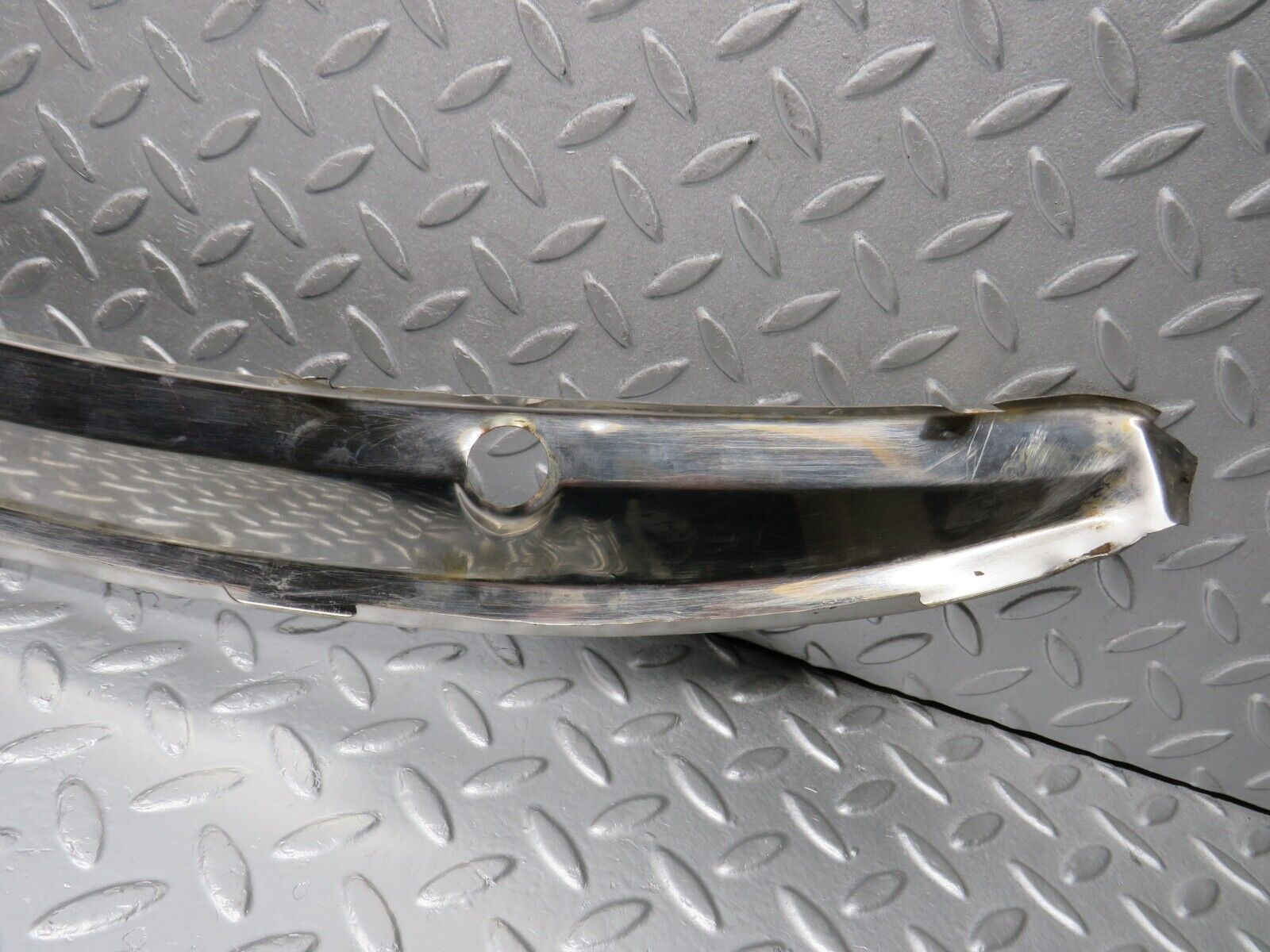 39865 Mercedes-Benz R107 350SL Windscreen Top Chrome Trim