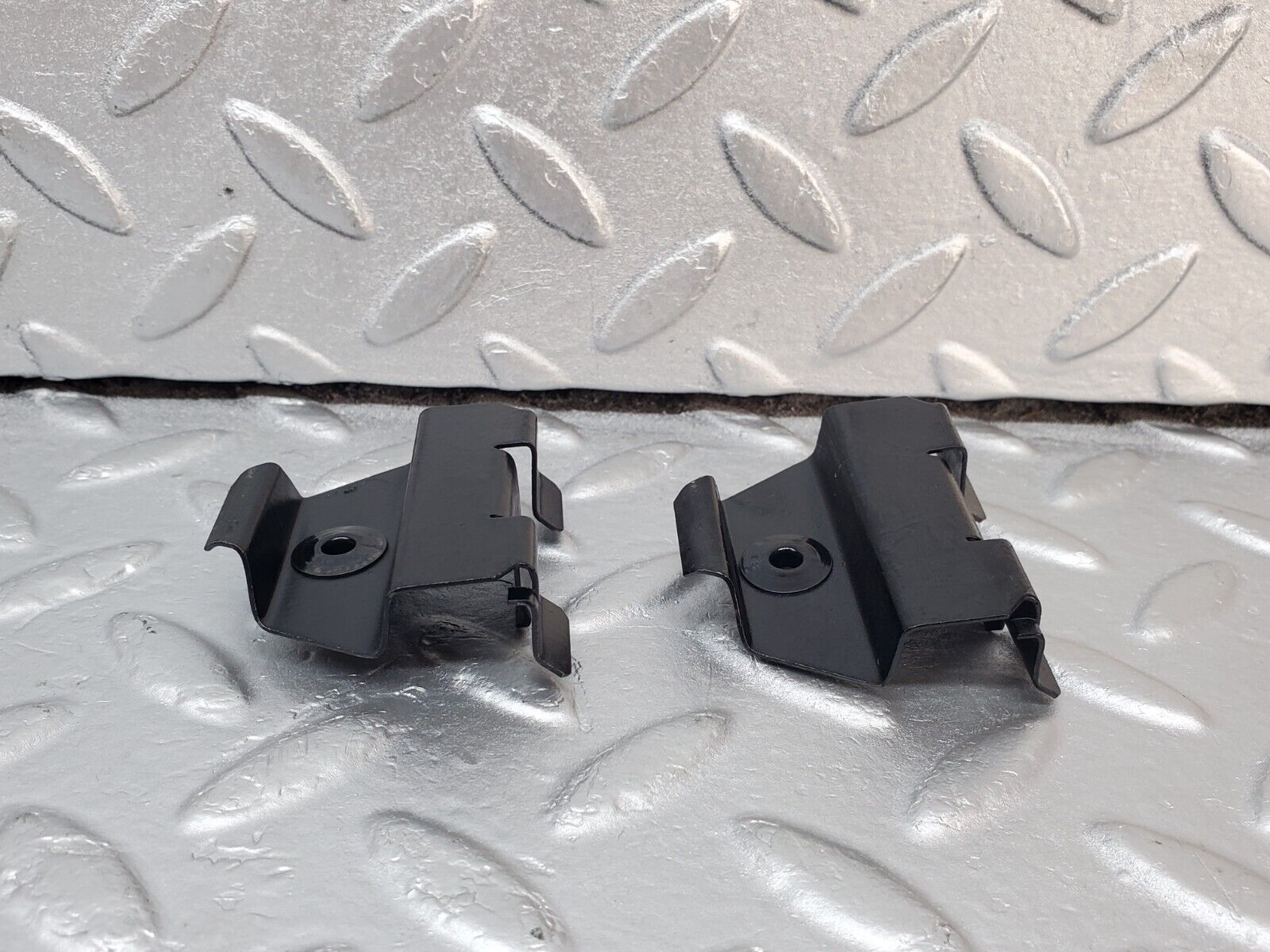 45596 Mercedes-Benz W126 420SE Front Seat Under Cover Bracket