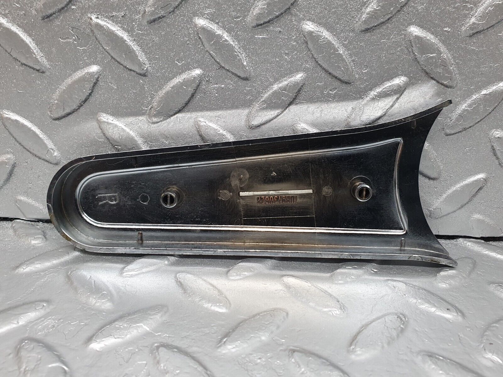 43084 Mercedes-Benz W108 280SE Front Seat Side Cover Trim Right 1089130628