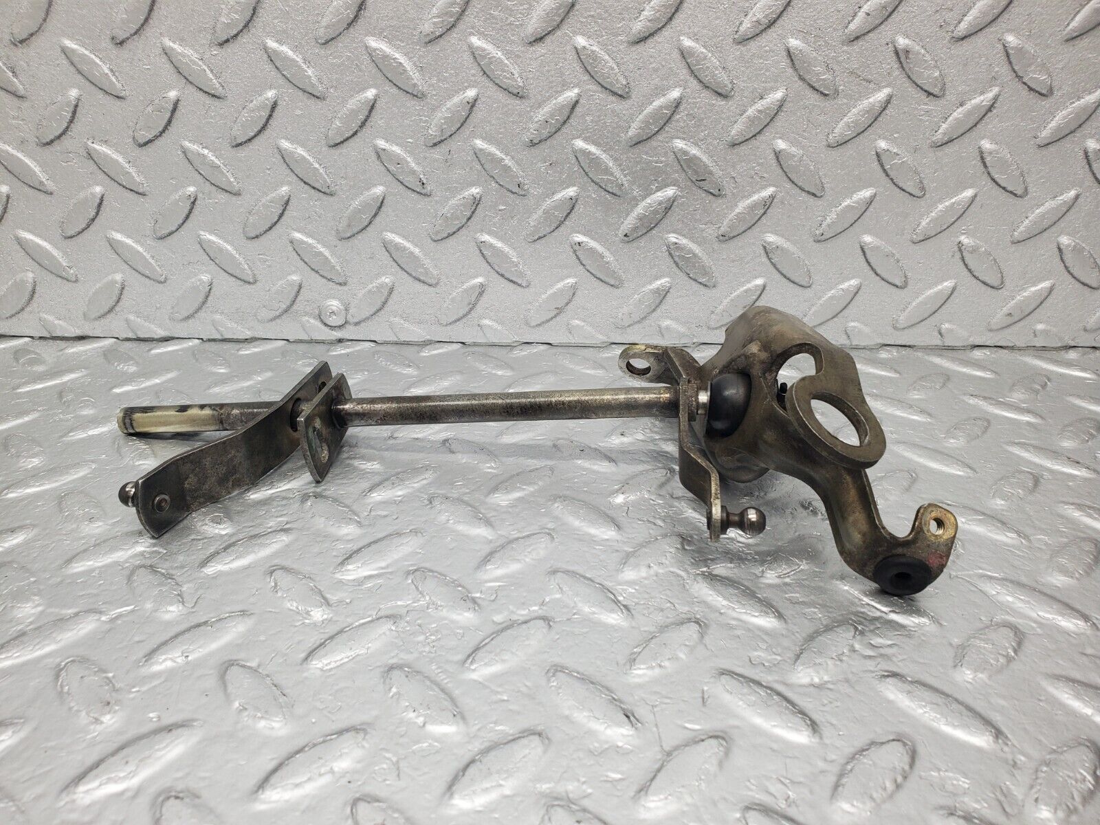 46071 Mercedes-Benz W126 420SE Throttle Linkage