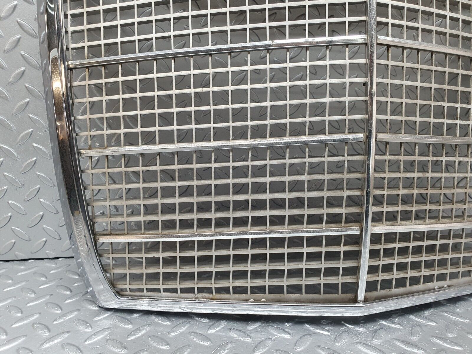 43398 Mercedes-Benz W108 280SE Bonnet Grill Chrome