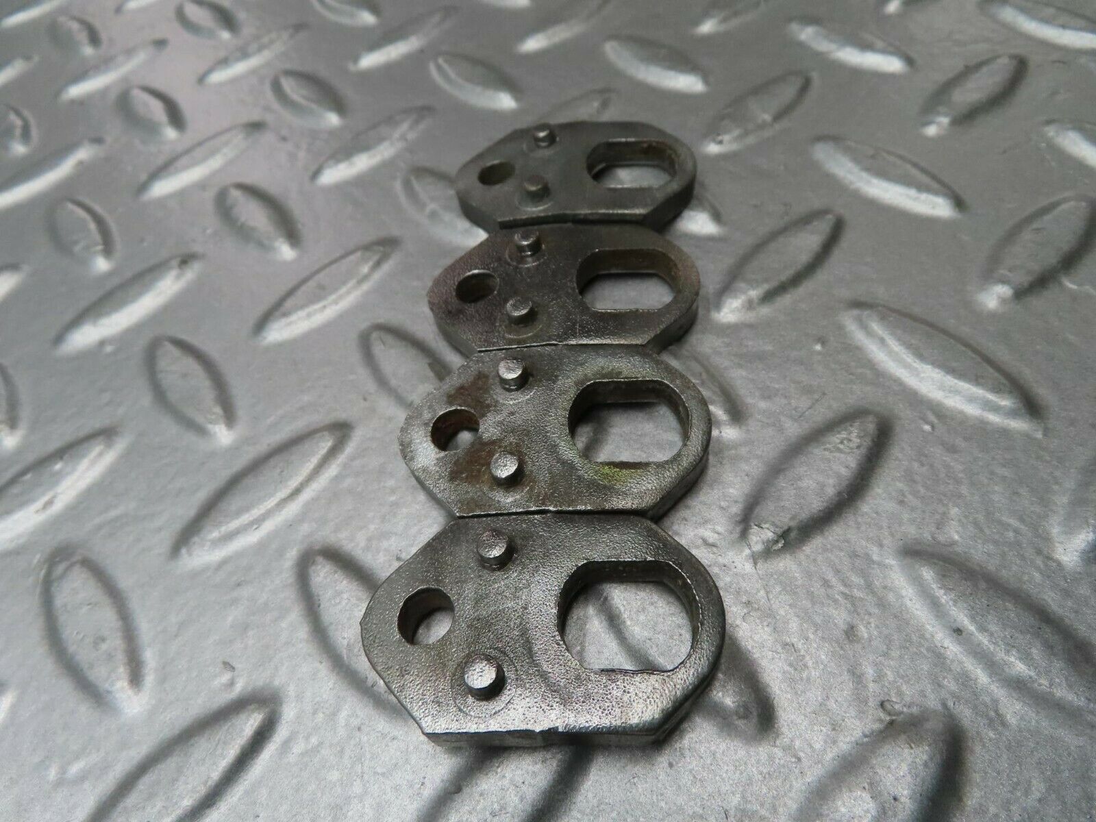 15634 Mercedes-Benz R107 450SL Fuel Injector Bracket 4pcs