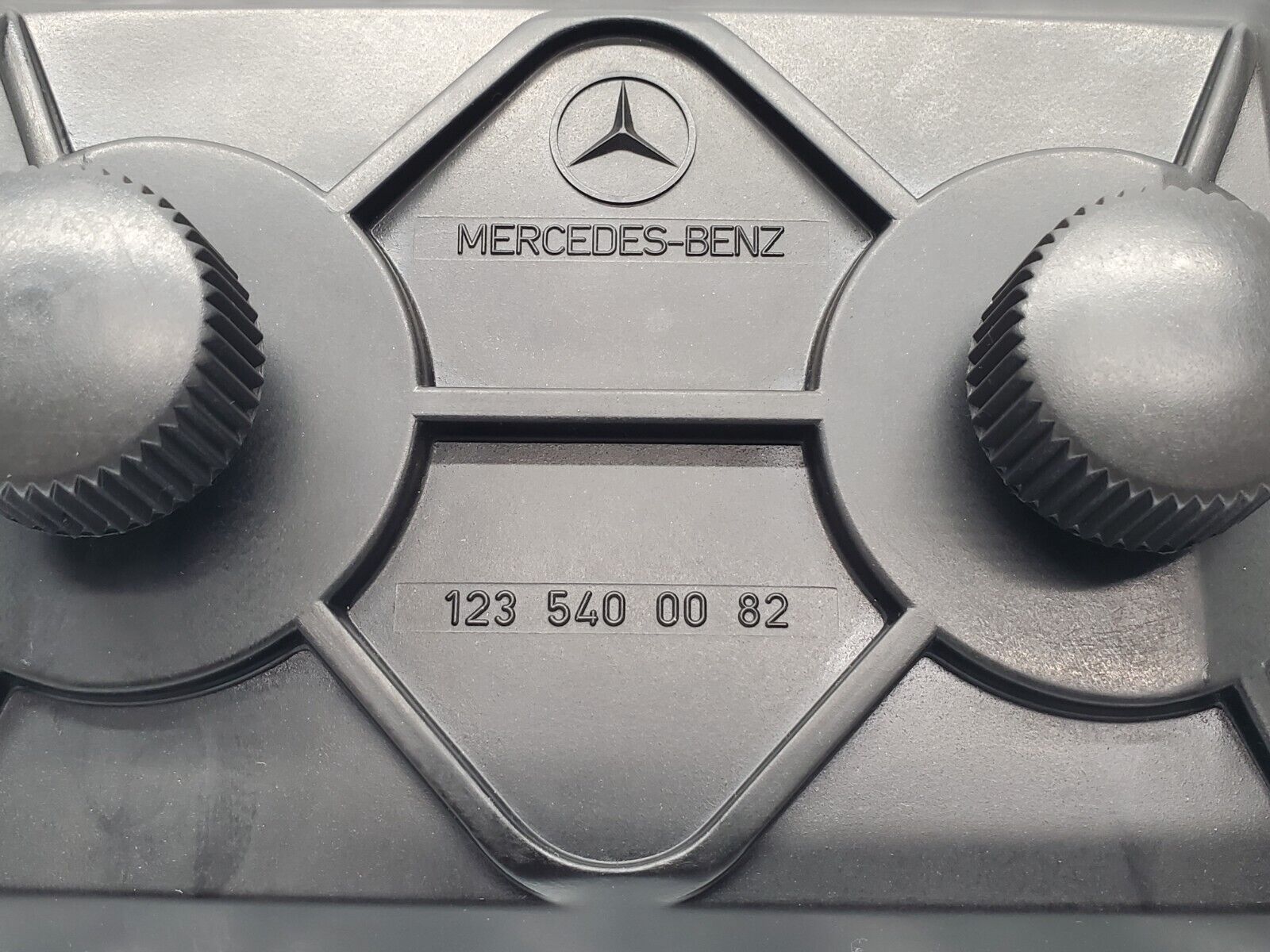 46361 Mercedes-Benz C123 280CE Coupe Fuse Box Cover Lid 1235400082