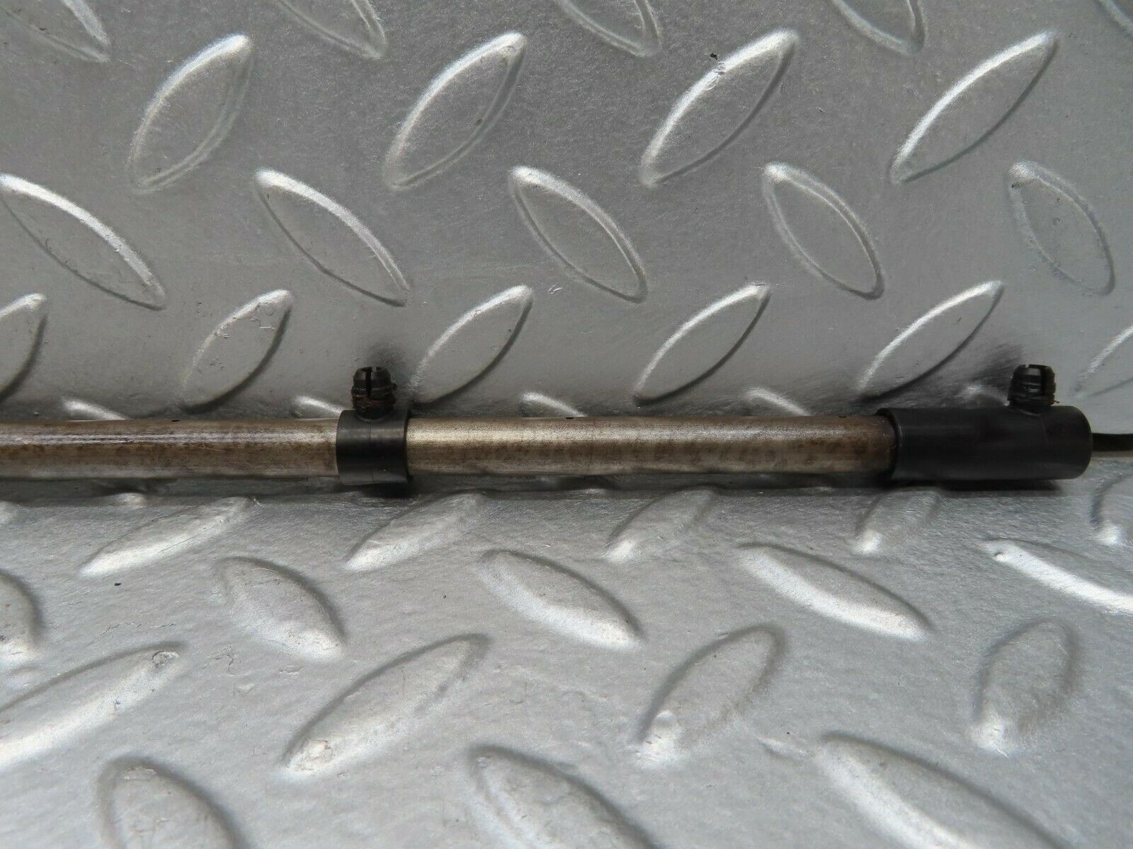 15684 Mercedes-Benz 1979 R107 450SL Camshaft Oil Tube