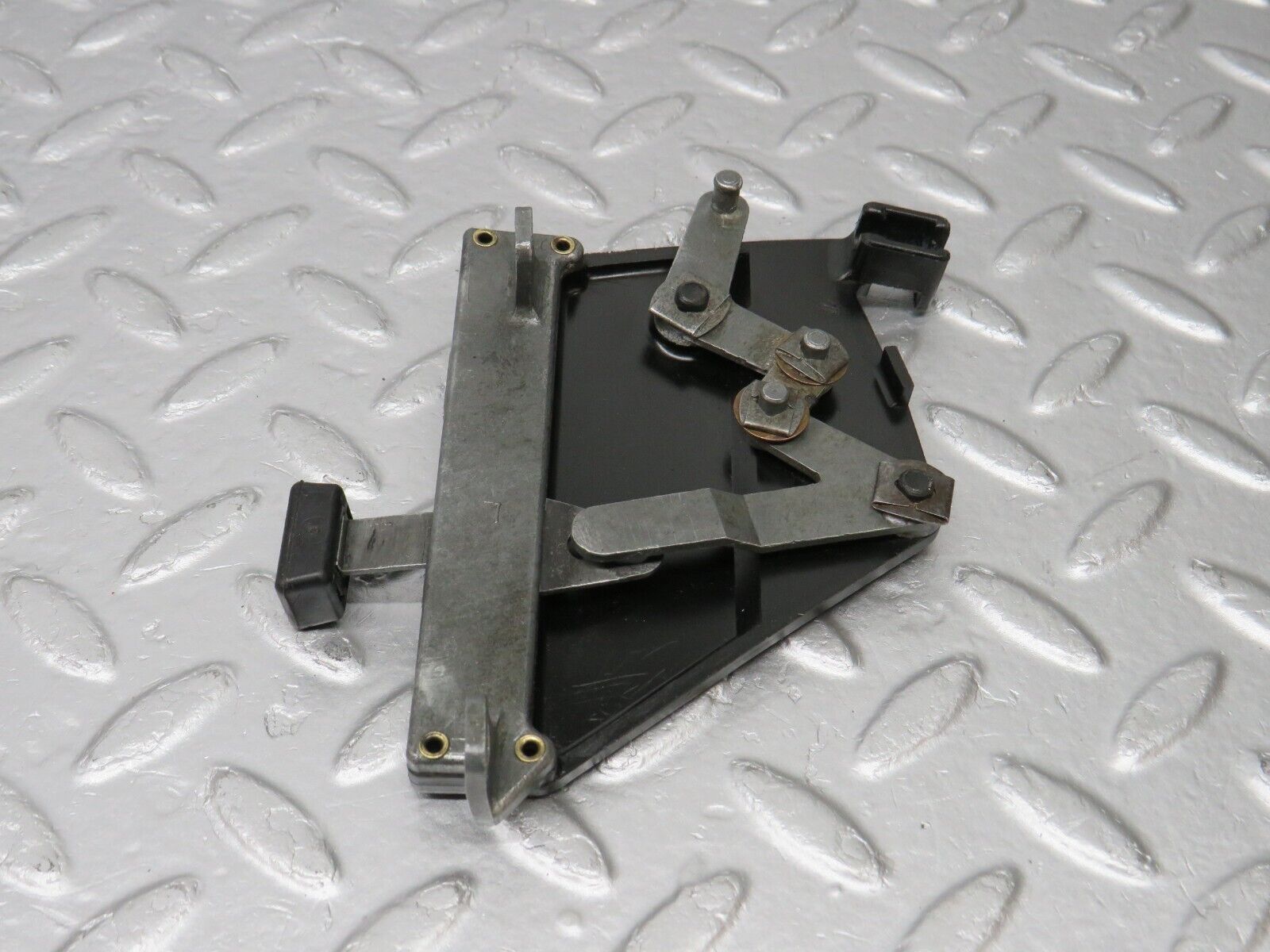 39833 Mercedes-Benz R107 350SL Air Vent Control Lever Left 1078300385