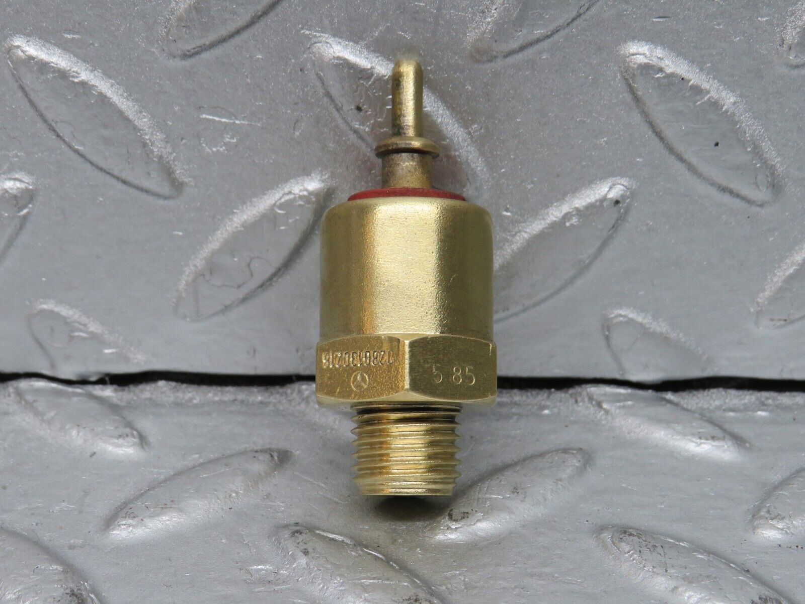 39264 Mercedes-Benz R107 500SL Temperature Sensor VDO 0280130218