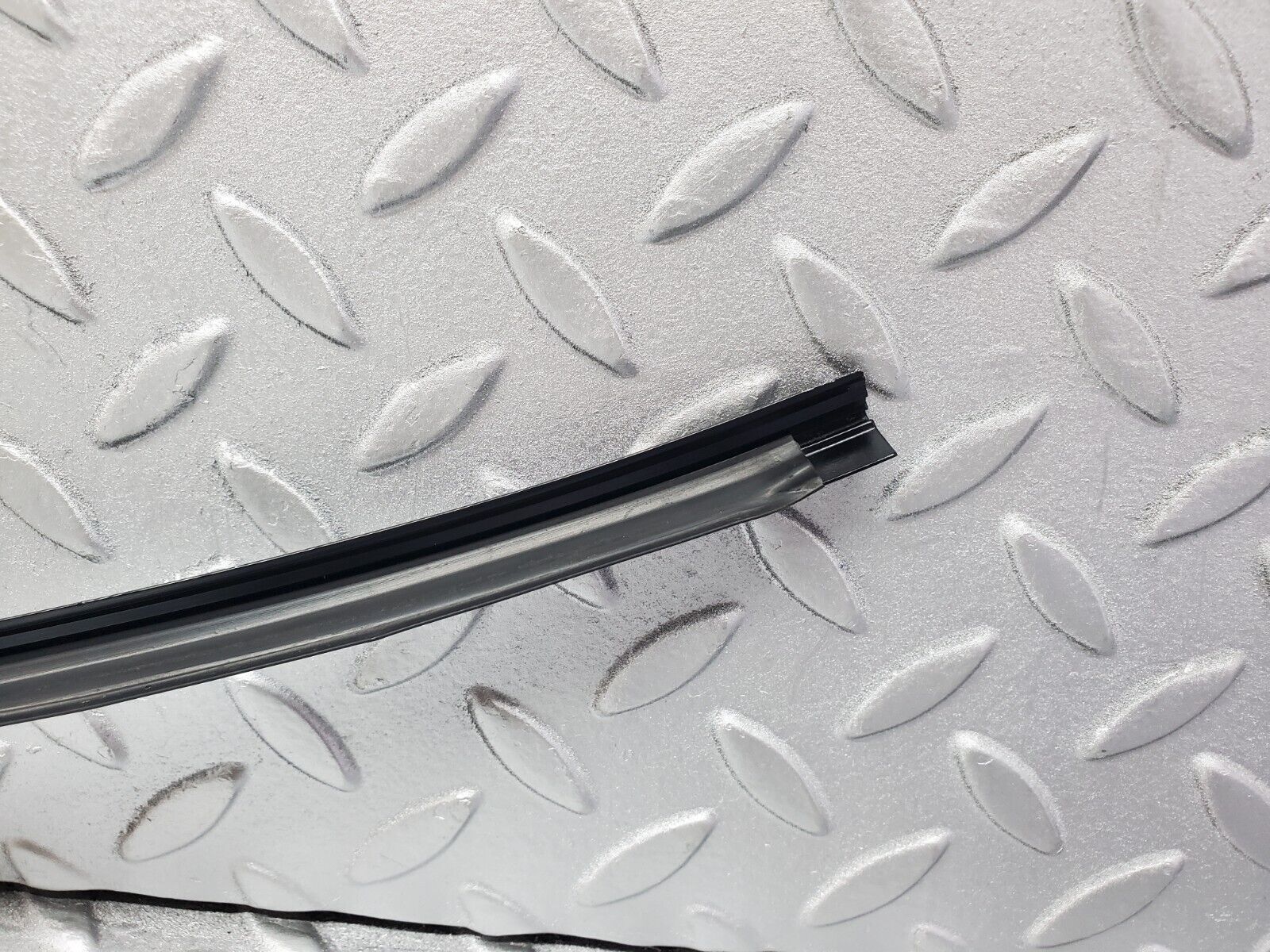 45146 Mercedes-Benz R129 300SL Coupe Front Windscreen Top Chrome Moulding Trim