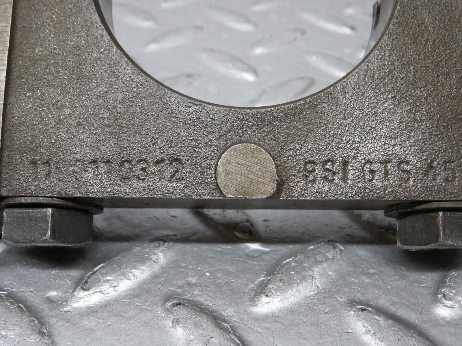 32867 Mercedes-Benz C107 R107 350 V8 Crankshaft Bearing Block 1160110312