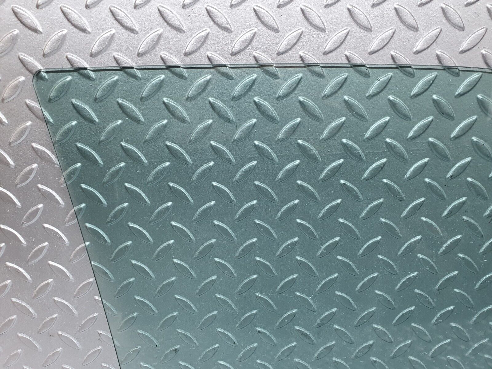 42869 Mercedes-Benz W201 190 2.0L Front Left Door Window Glass