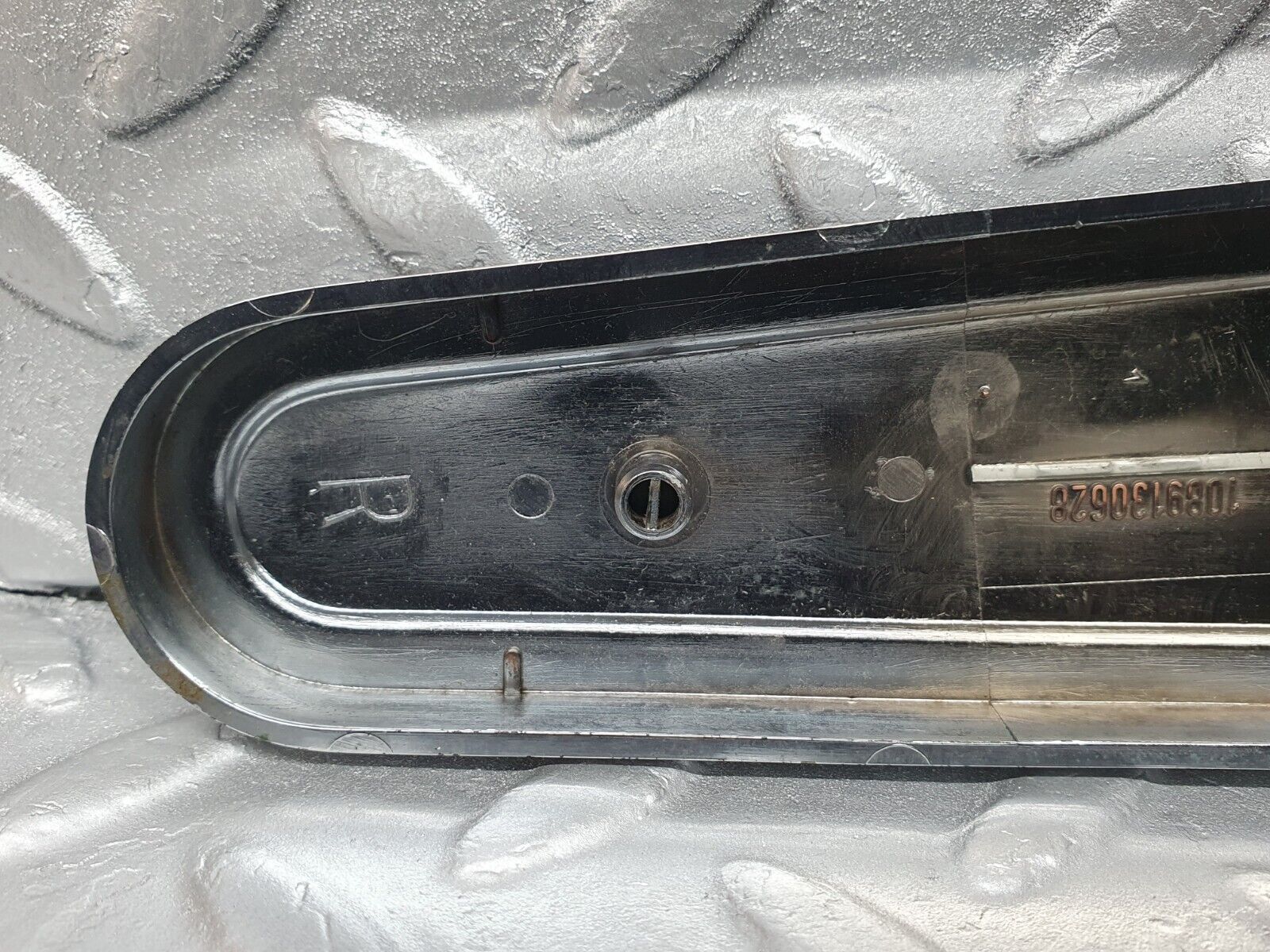 43084 Mercedes-Benz W108 280SE Front Seat Side Cover Trim Right 1089130628