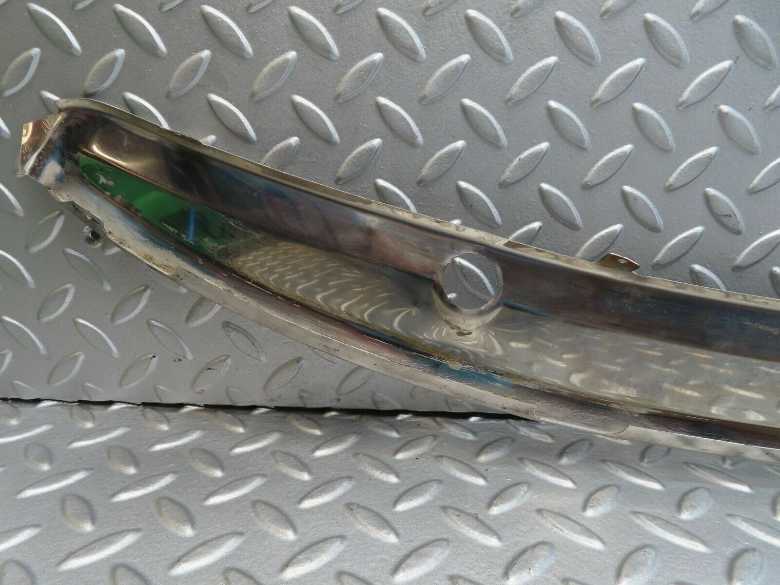 15574 Mercedes-Benz R107 450SL Windscreen Top Chrome Trim