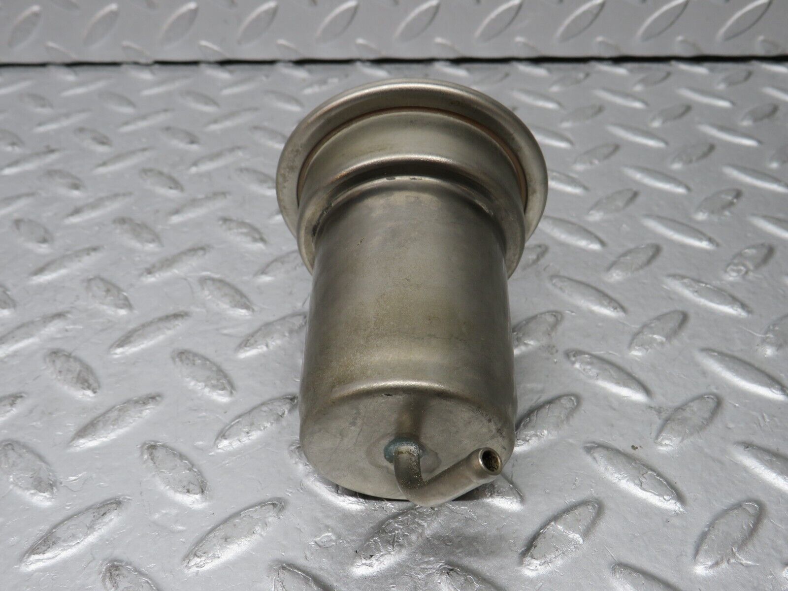 35347 Mercedes-Benz R107 280SL Fuel Pressure Regulator Bosch 0004760421