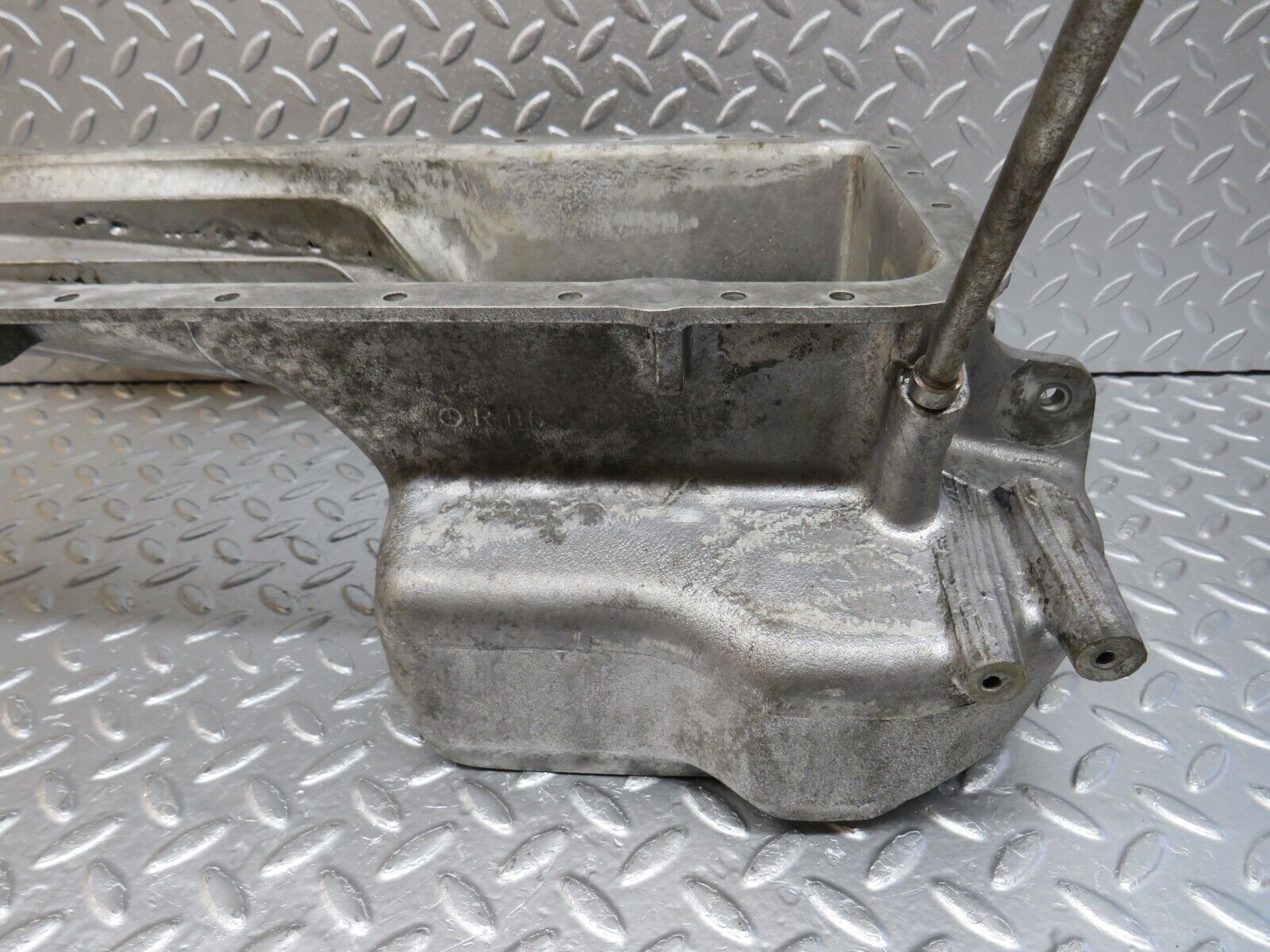 33044 Mercedes-Benz C107 R107 350 V8 Oil Pan Oil Sump 1160102913 1160140166