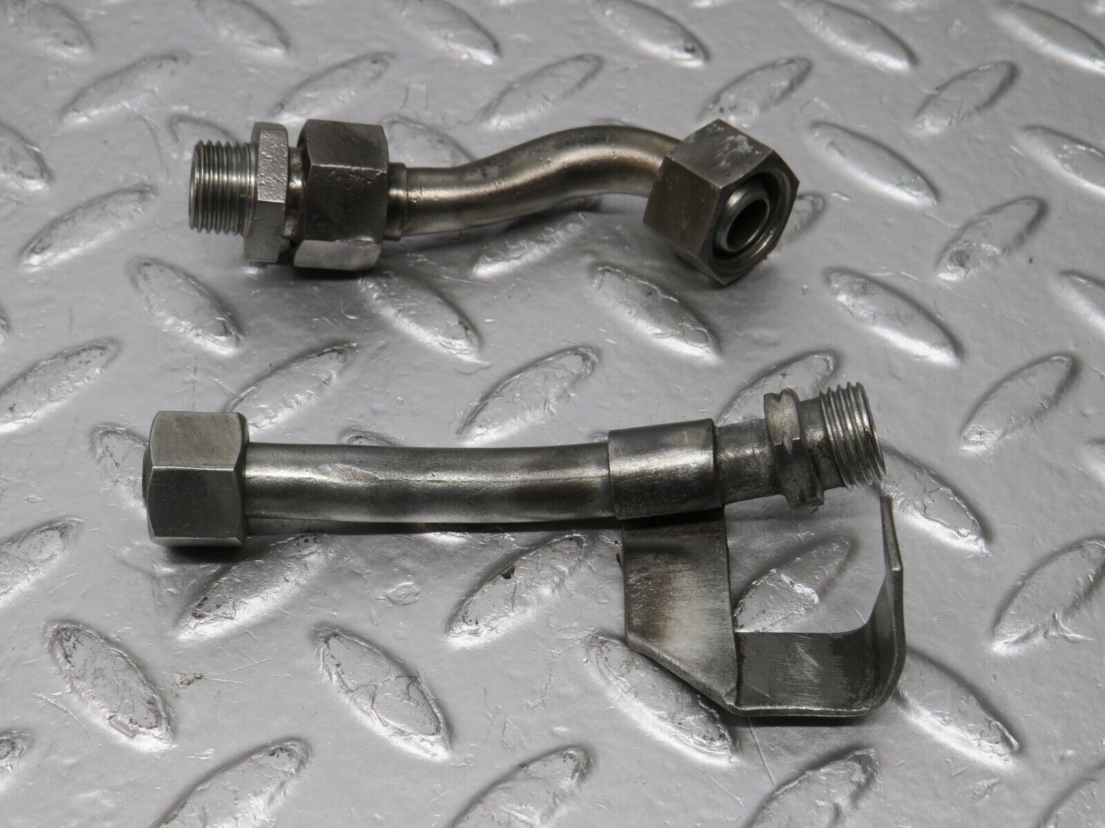 32836 Mercedes-Benz C107 R107 350 V8 Oil Pipe Hose