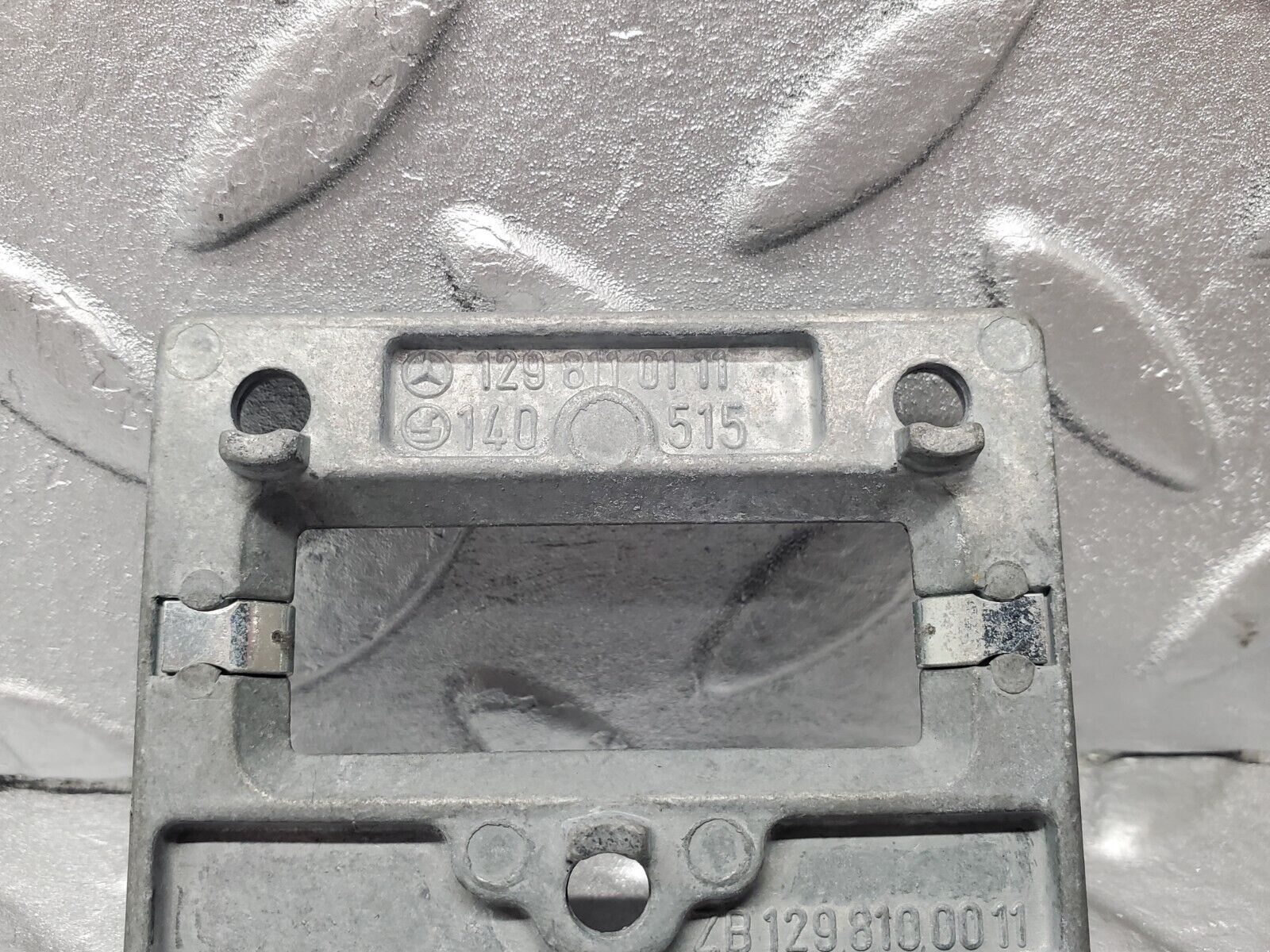 46780 Mercedes-Benz R129 320SL Coupe Rear View Mirror Bracket 1298110111 1298100011