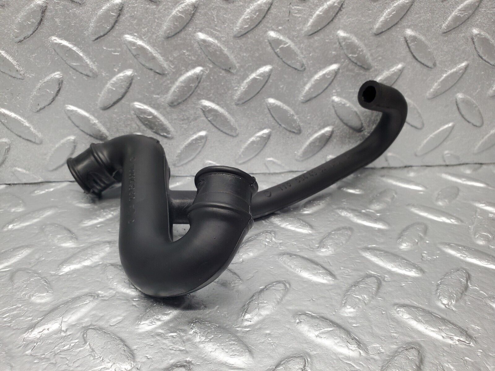 46703 Mercedes-Benz C123 280CE Coupe Air Intake Pipe 1100944982 1100943982