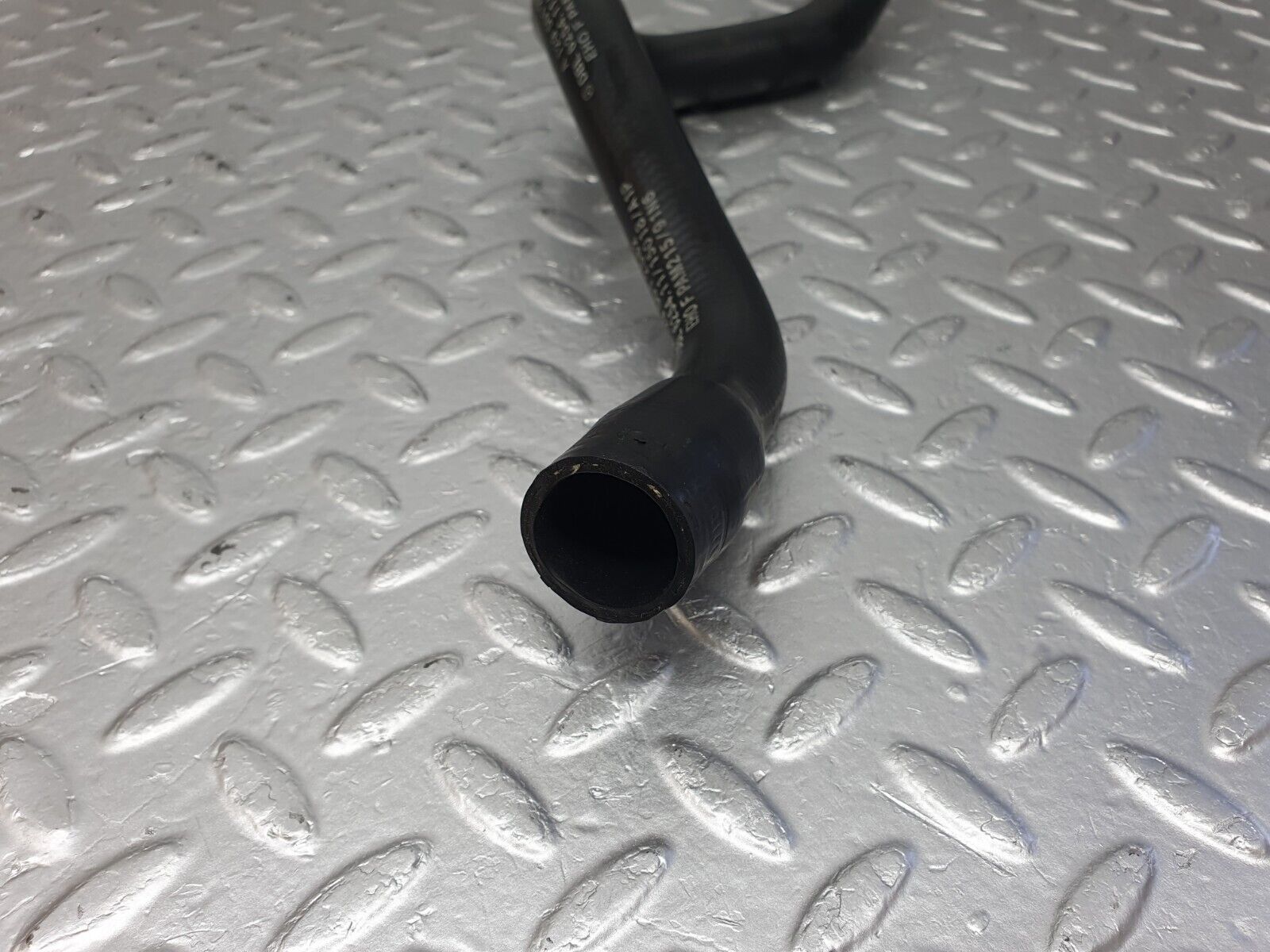 42523 Mercedes-Benz R129 320SL Coupe Radiator Lower Hose Pipe 1295012582