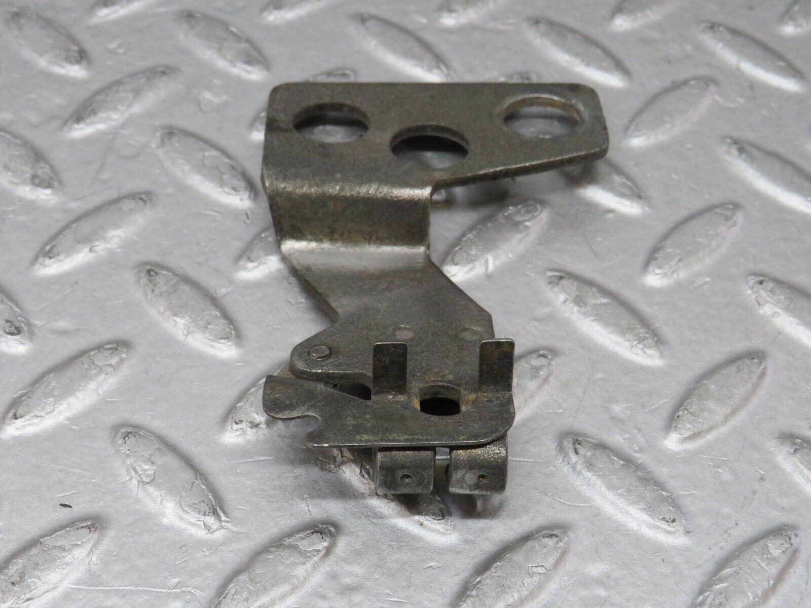 36417 Mercedes-Benz R107 450 Automatic Gearbox Linkage Bracket 722.002