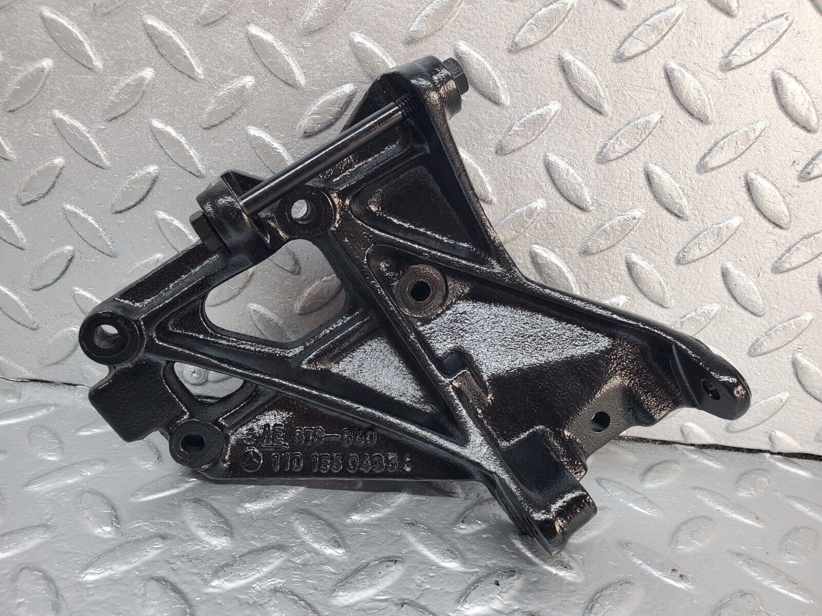 45362 Mercedes-Benz 280E M110.983 Alternator Generator Bracket 1101550435