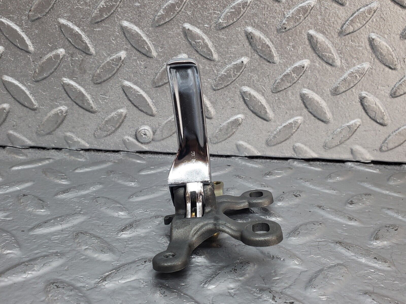 44382 Mercedes-Benz W123 280E Front Right Door Opener Door Handle