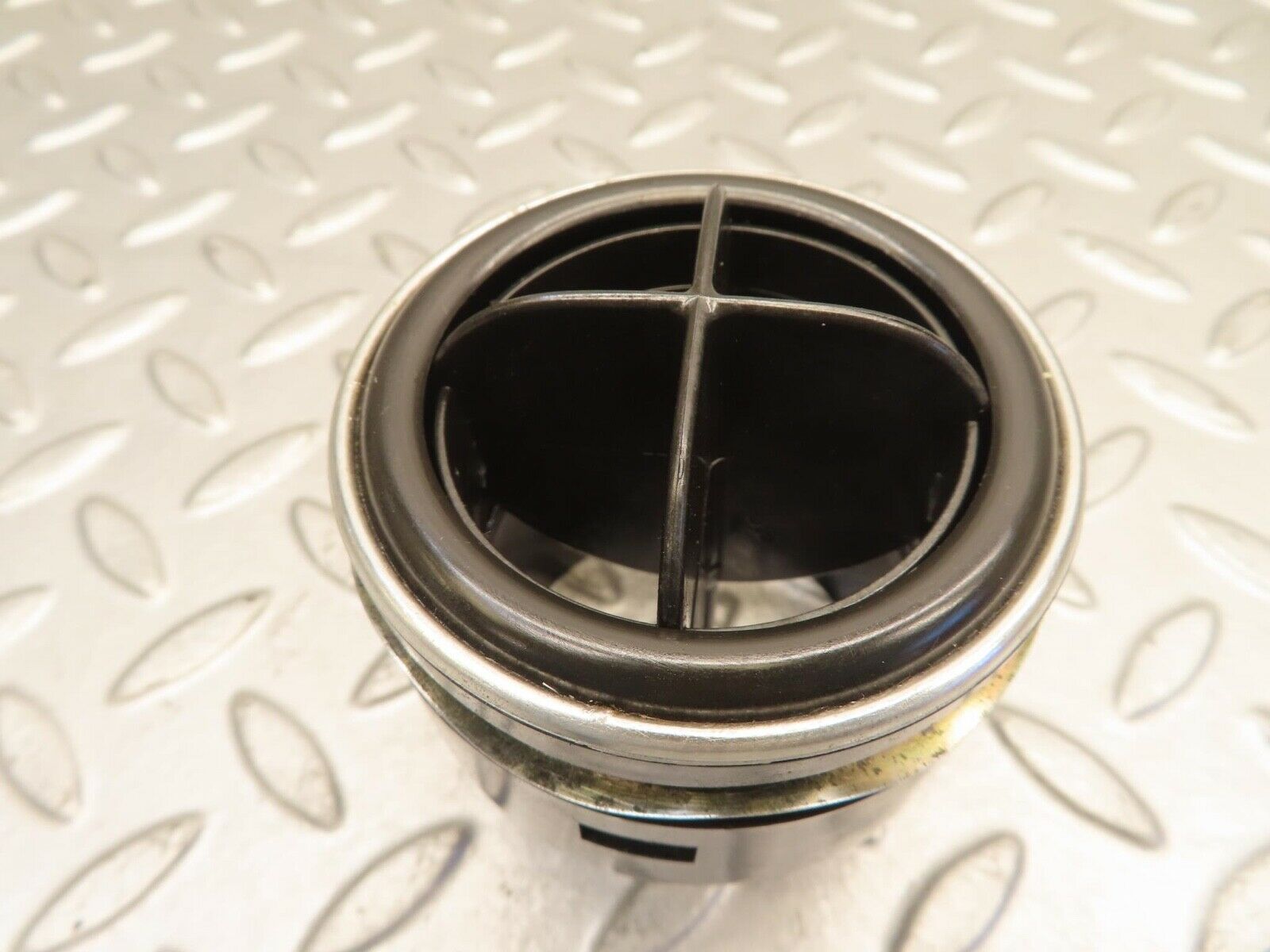 11786 Mercedes-Benz R107 450SL Dashboard Air Vent