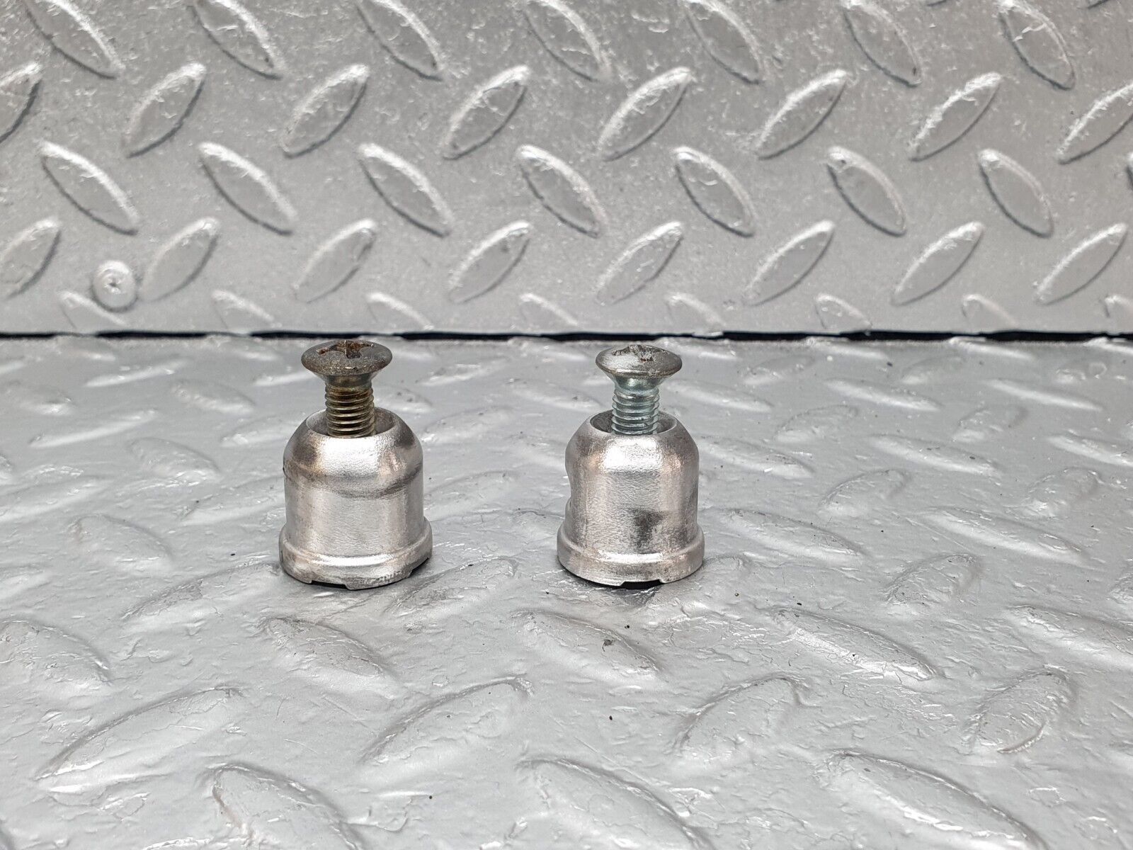 43573 Mercedes-Benz C126 380SEC Coupe Rear Seat Holder 2x