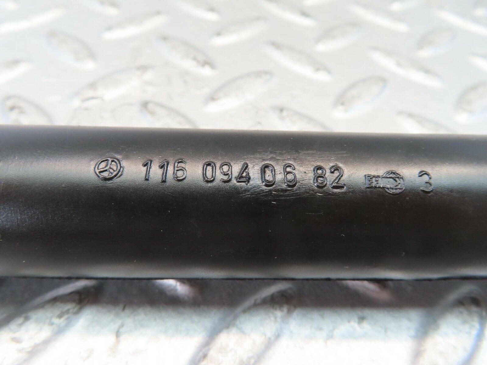 11050 Mercedes-Benz R107 W116 Air Intake Breather Hose 1160940682