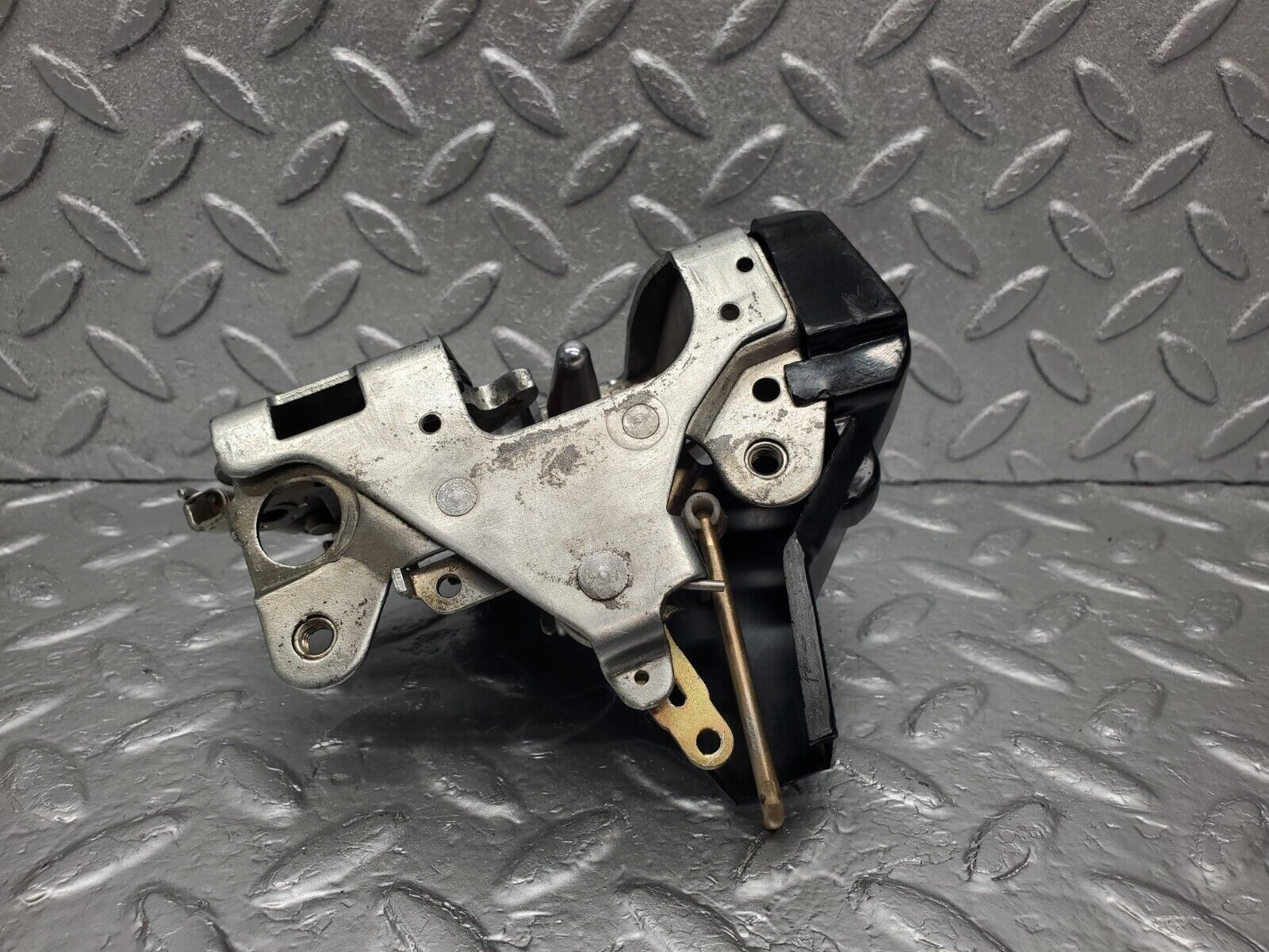 46383 Mercedes-Benz C123 280CE Coupe Left Door Lock Mechanism 1237230308