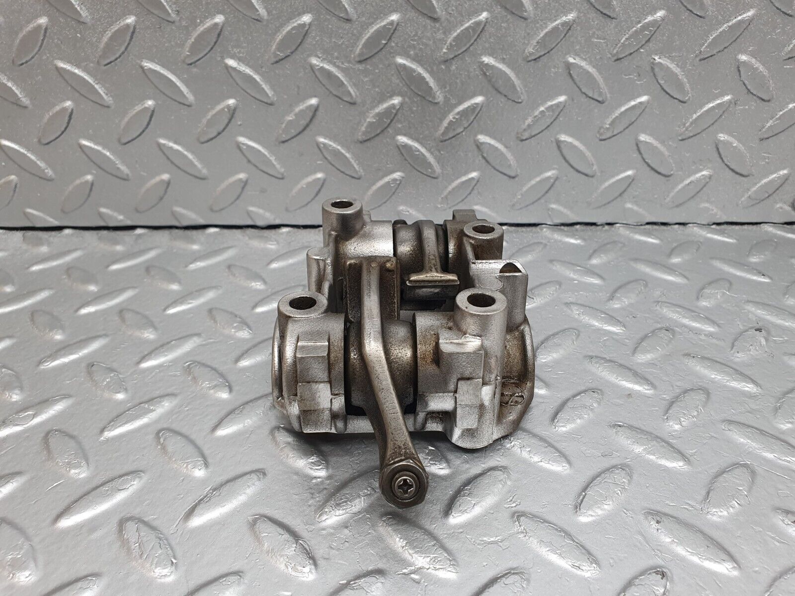 43065 Mercedes-Benz W123 Rocker Arms Camshaft Bearing Block 1020512110