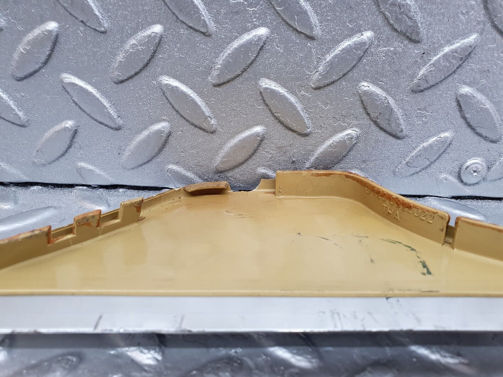 44155 Mercedes-Benz C123 230CE Coupe Seat Belt Presenter Cover Trim Right 1236922022