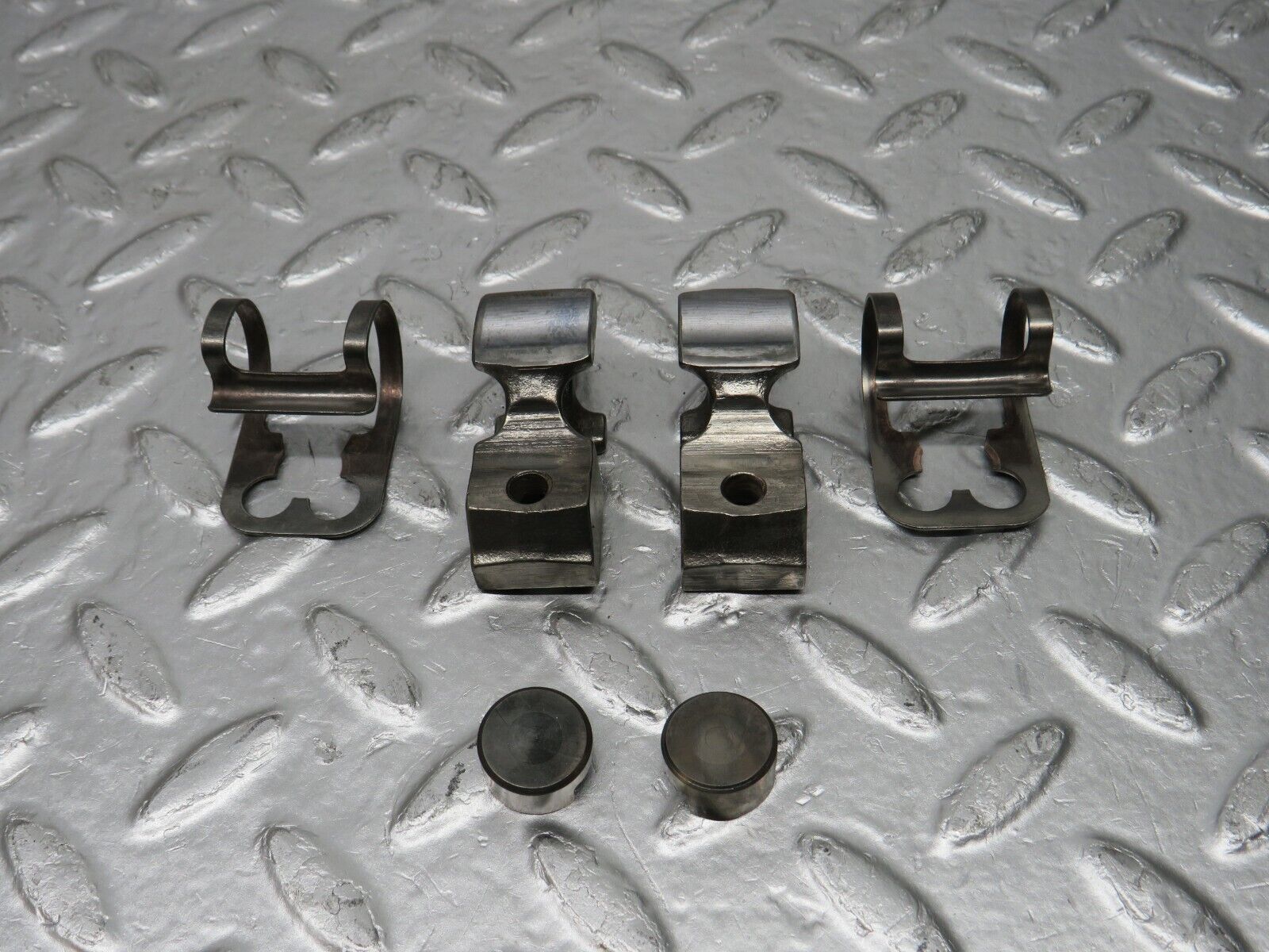 33008 Mercedes-Benz C107 R107 350 V8 Valve Rocker Arm With Spring & Tappet