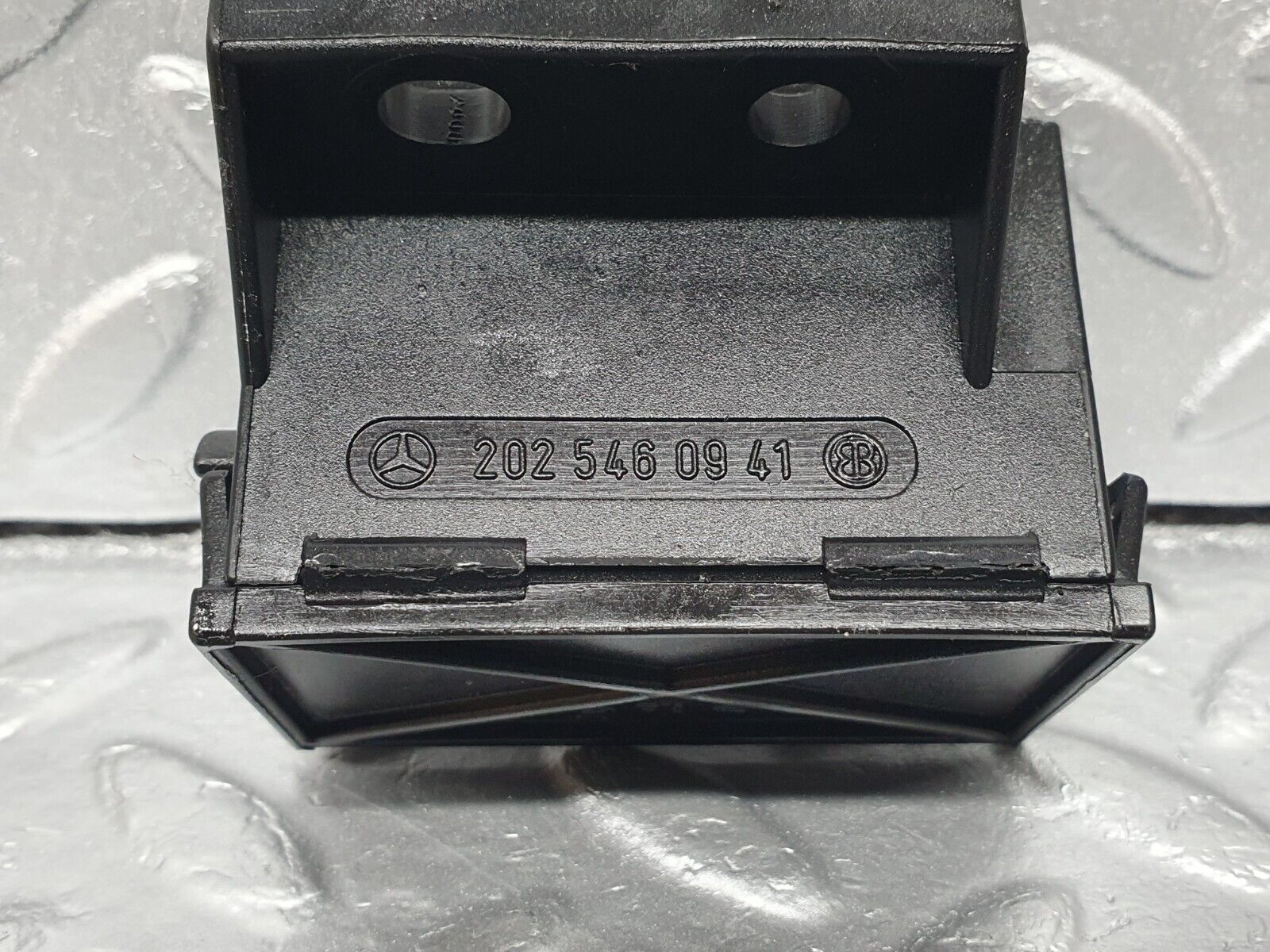 42095 Mercedes-Benz W202 C200 Cable Wire Connector 2025460941