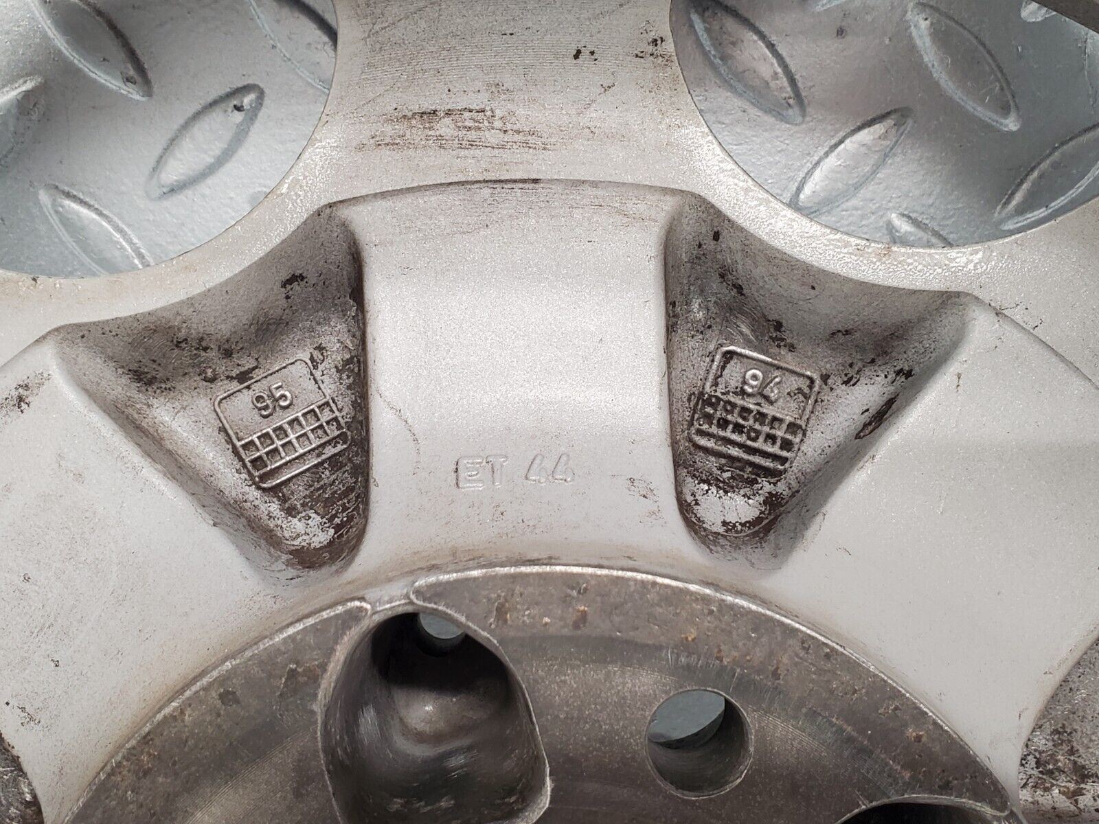 46103 Mercedes-Benz Alloy Wheel Set 6.5Jx15H2 ET44 1244011802