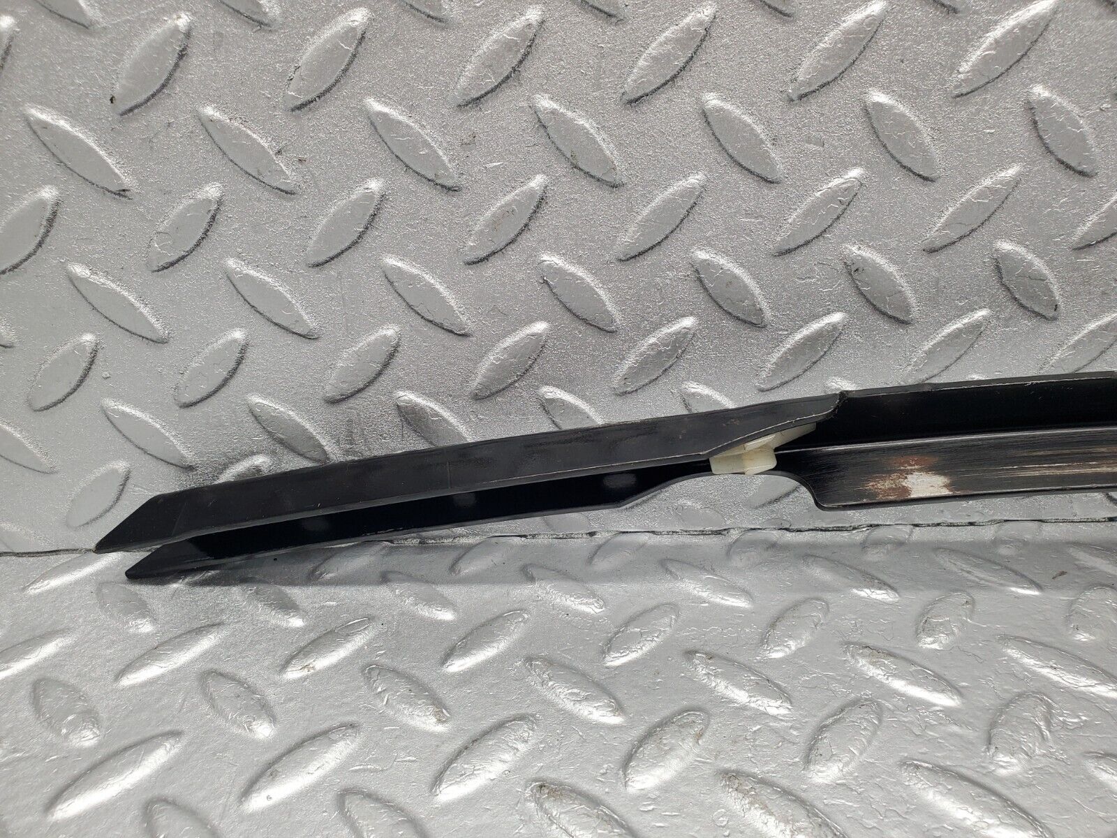 46763 Mercedes-Benz R129 320SL Coupe Front Right Window Channel