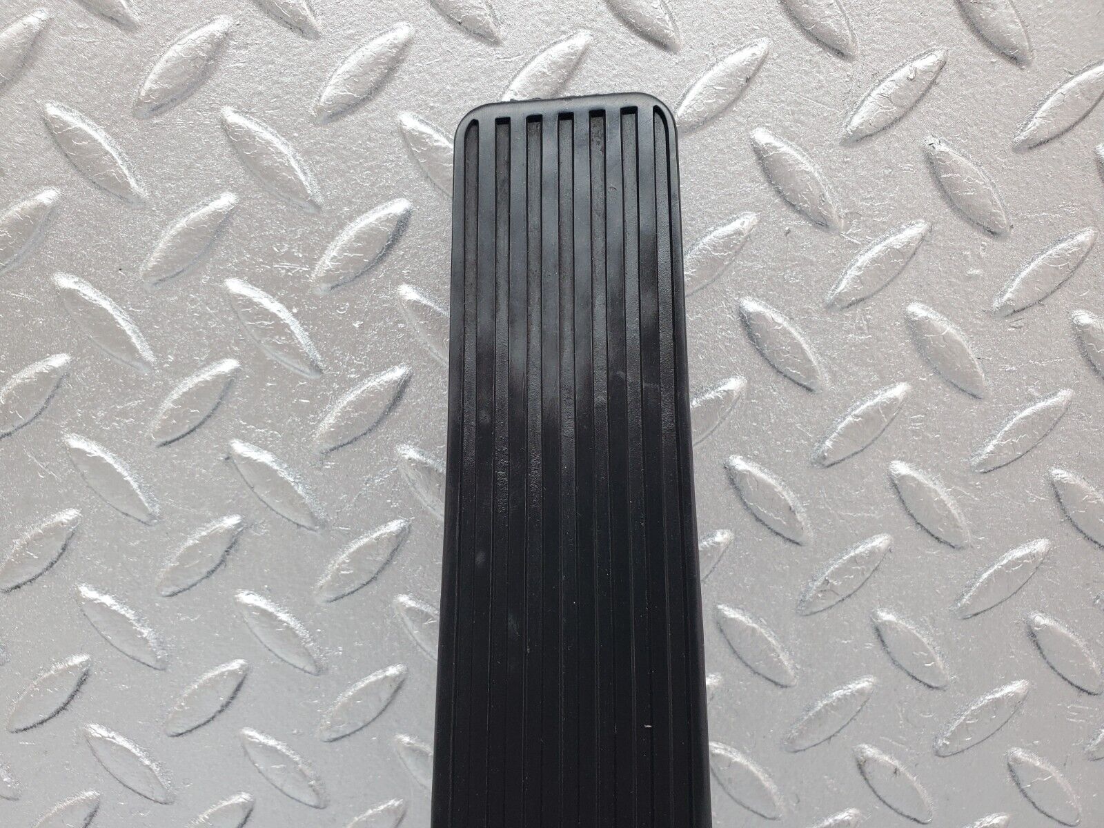 45779 Mercedes-Benz W126 420SE Accelerator Pedal With Rubber 1233010082 1263000504